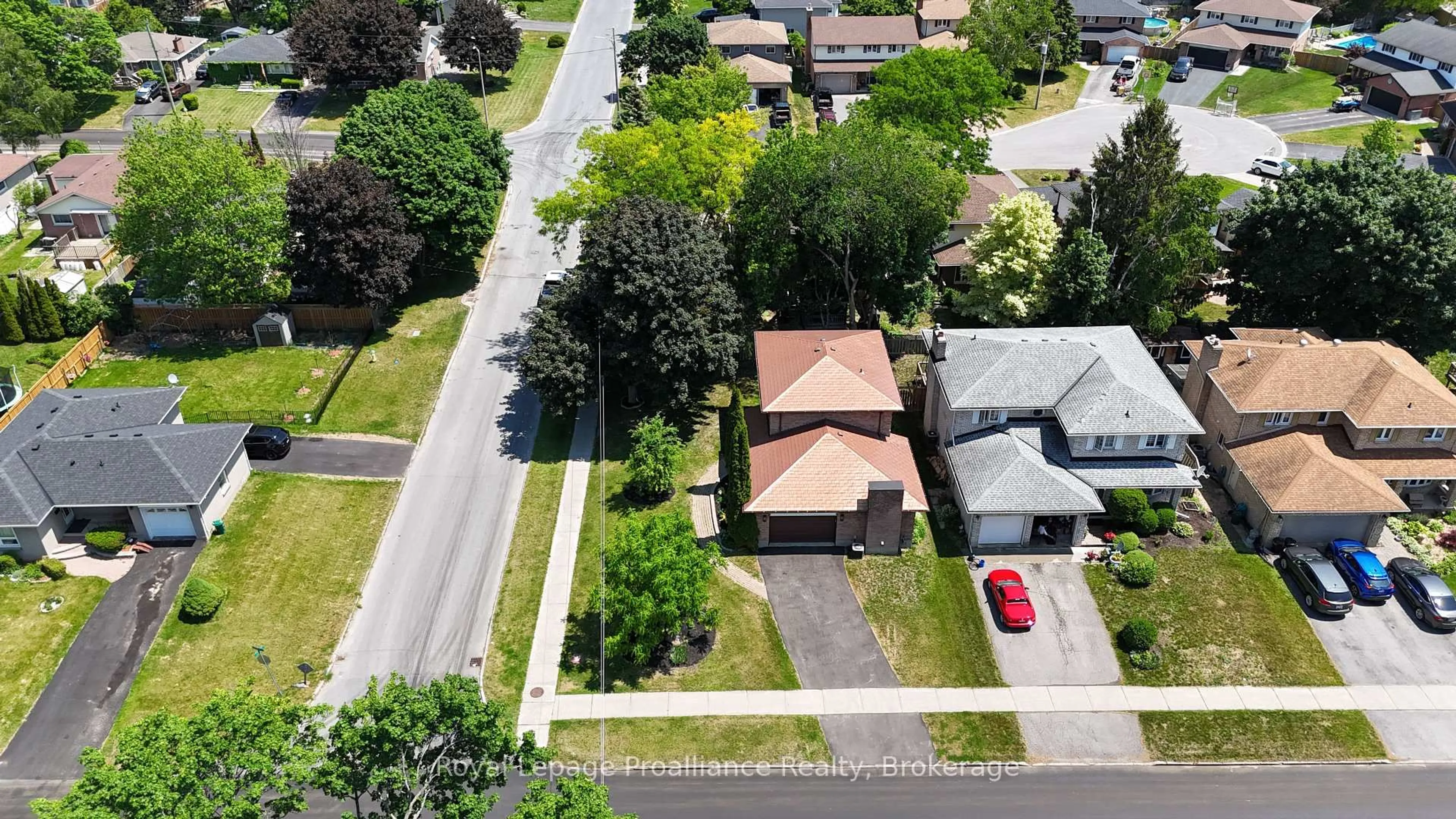 A pic from outside/outdoor area/front of a property/back of a property/a pic from drone, street for 3 Cooke Crt, Belleville Ontario K8N 5N4