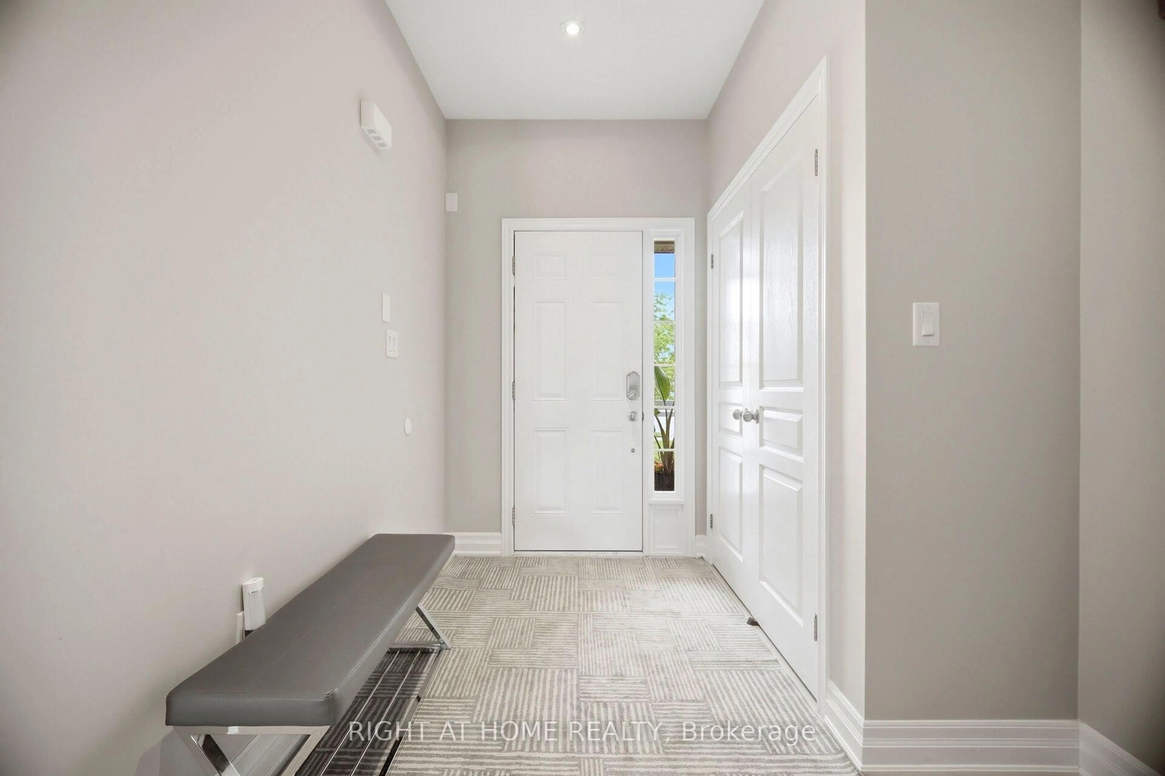 Indoor entryway for 156 Gunby Blvd, Hamilton Ontario L8B 0V6