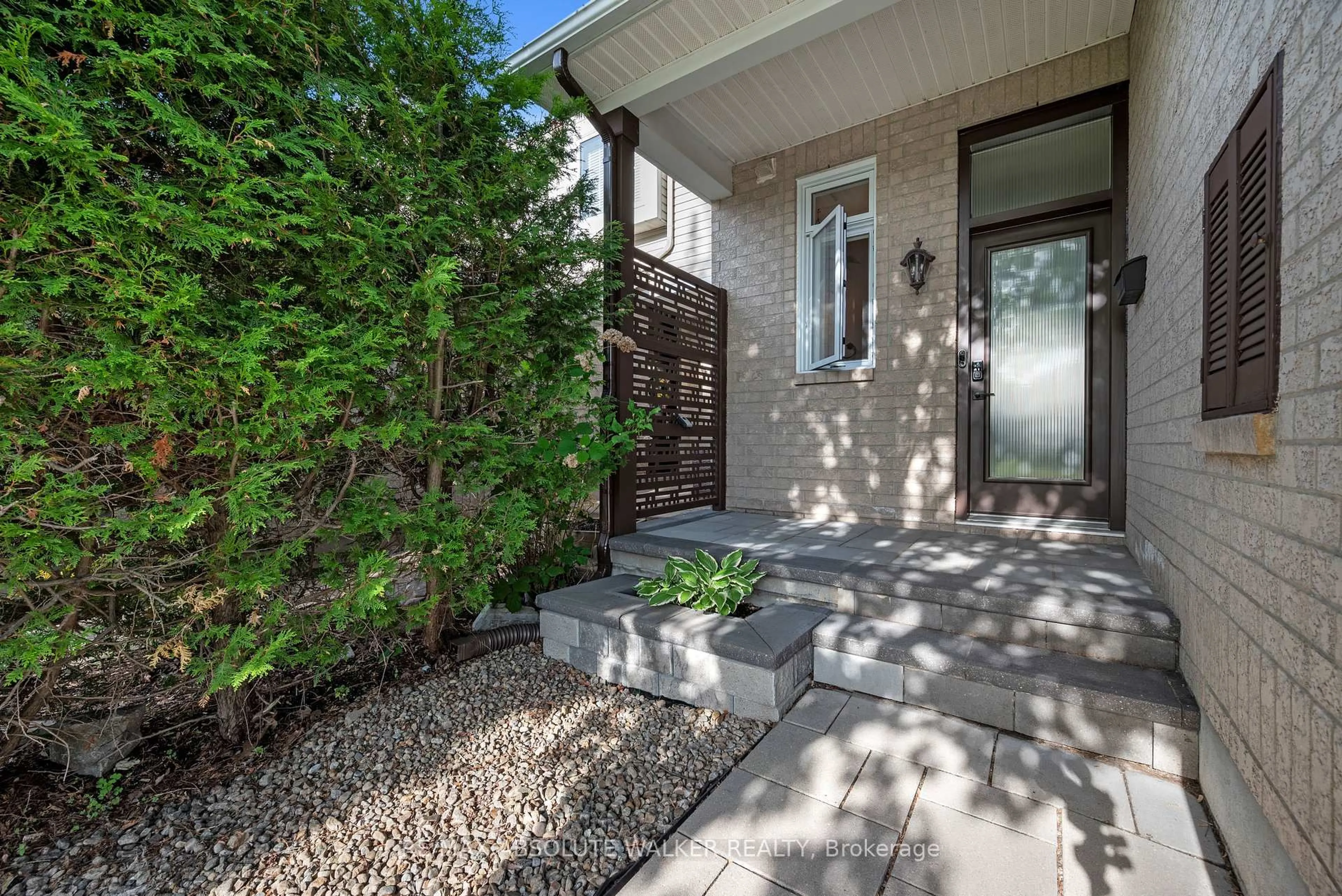 Indoor entryway for 1824 Hennessy Cres, Ottawa Ontario K4A 3X8