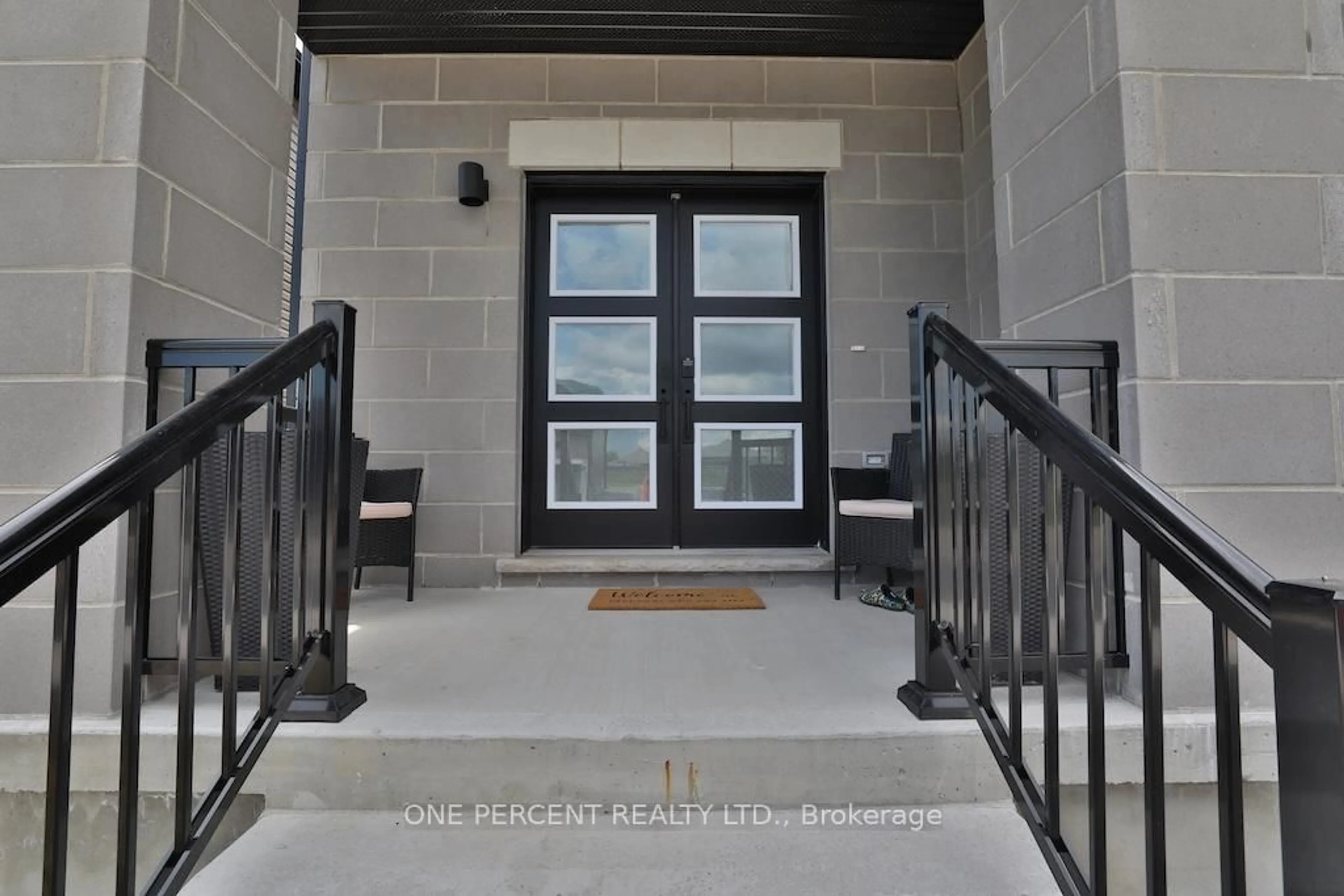 Indoor entryway for 72 Dusenbury Dr, Bissett Creek Ontario K0H 2H0