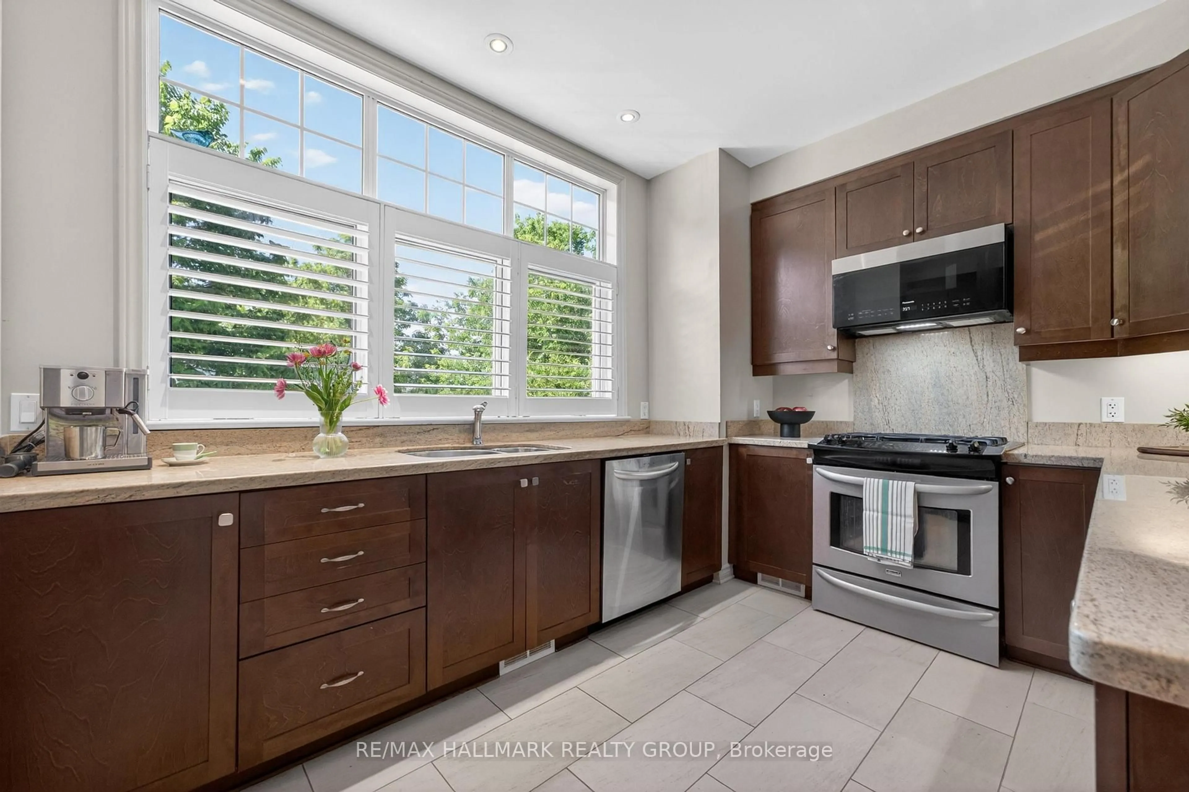 Contemporary kitchen, ceramic/tile floor for 320 Iona St, Ottawa Ontario K1Z 7B9
