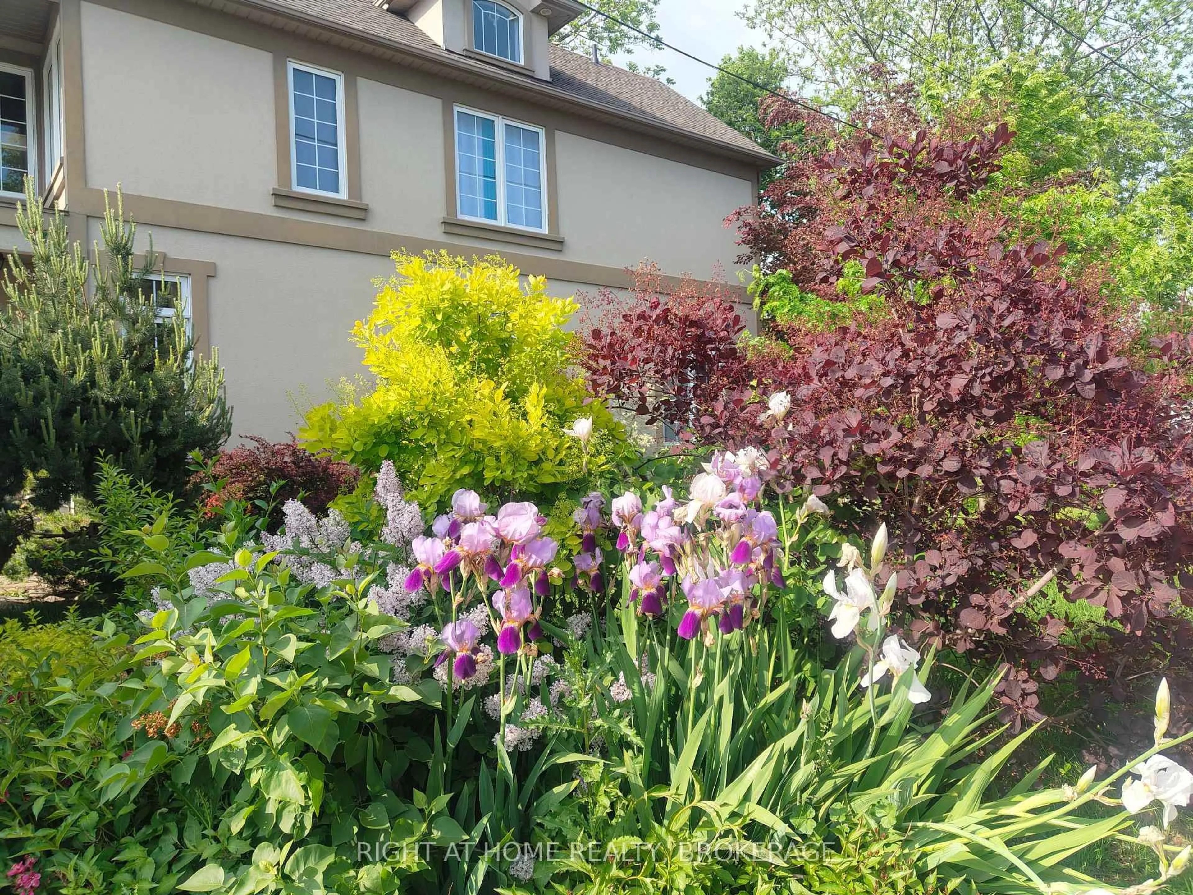 Patio, street for 22 Ursula Ave, St. Catharines Ontario L2T 1T1