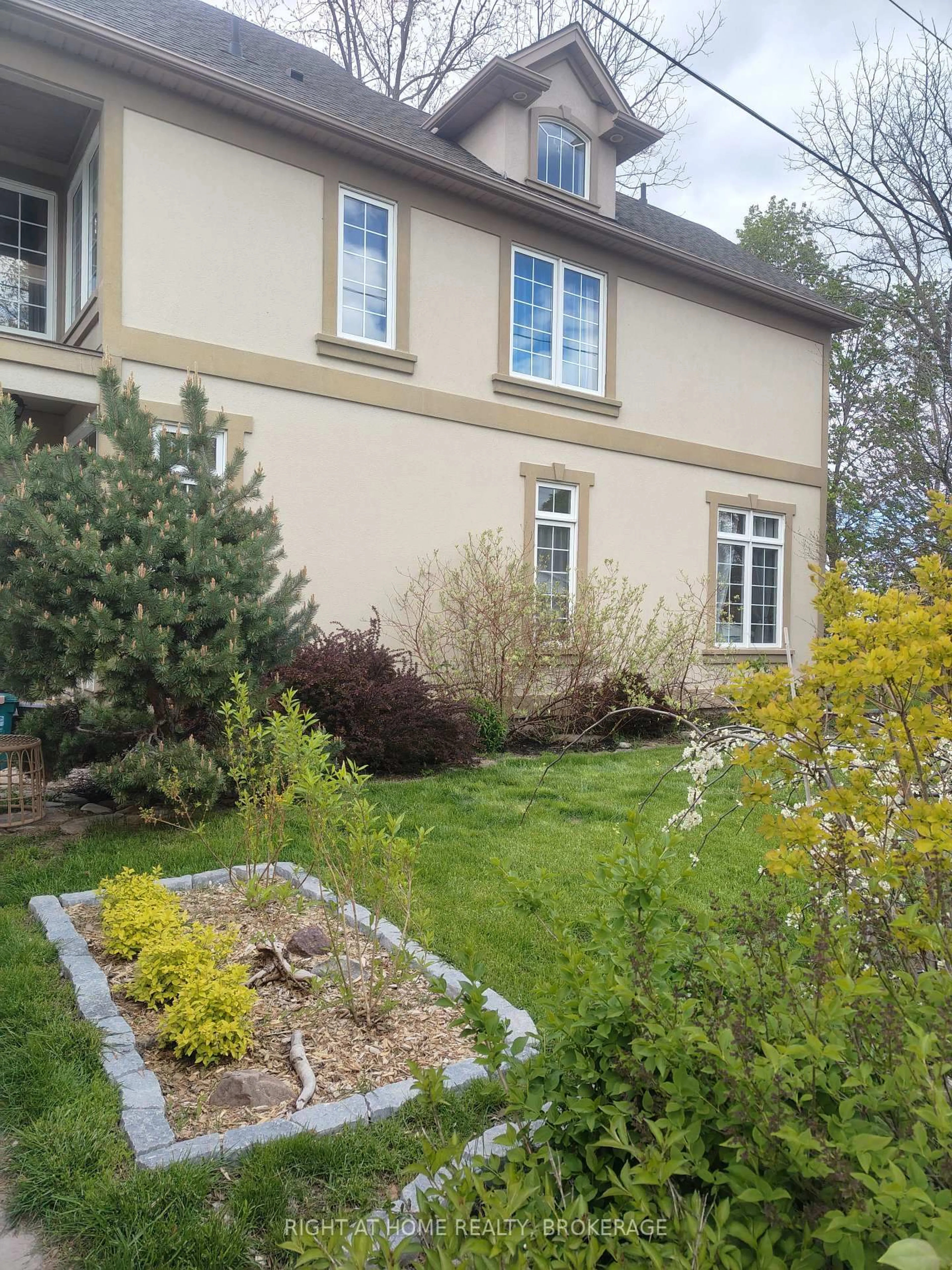 Unknown for 22 Ursula Ave, St. Catharines Ontario L2T 1T1
