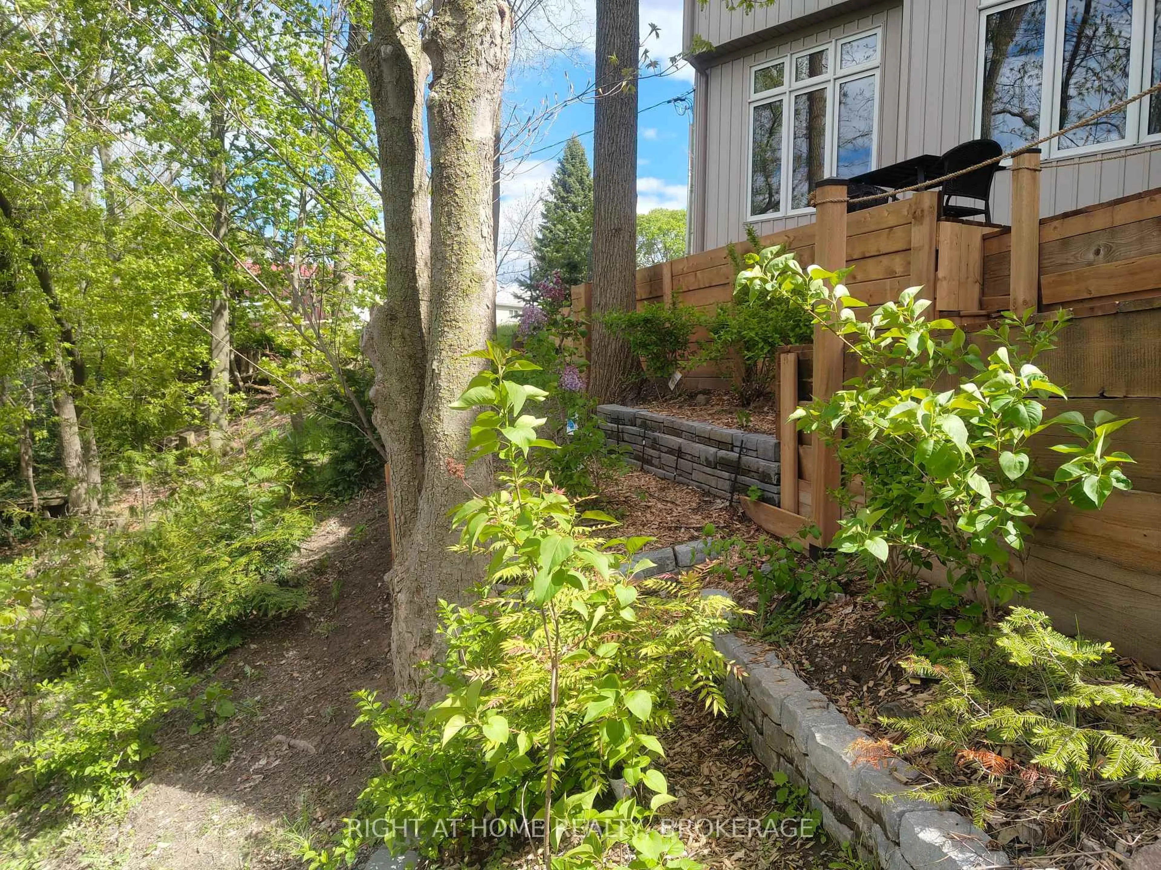 A pic from outside/outdoor area/front of a property/back of a property/a pic from drone, forest/trees view for 22 Ursula Ave, St. Catharines Ontario L2T 1T1