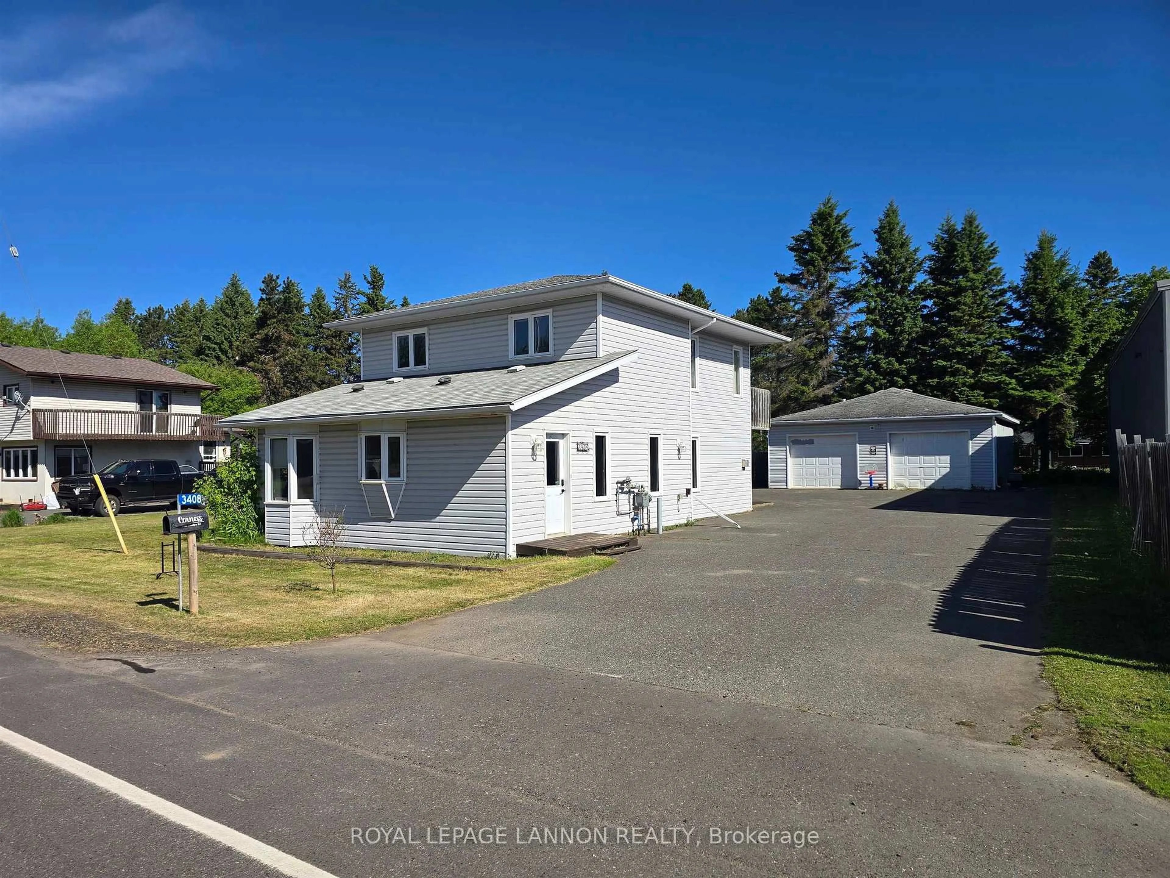 A pic from outside/outdoor area/front of a property/back of a property/a pic from drone, street for 3408 Rosslyn Rd, Oliver Paipoonge Ontario P7K 0P8