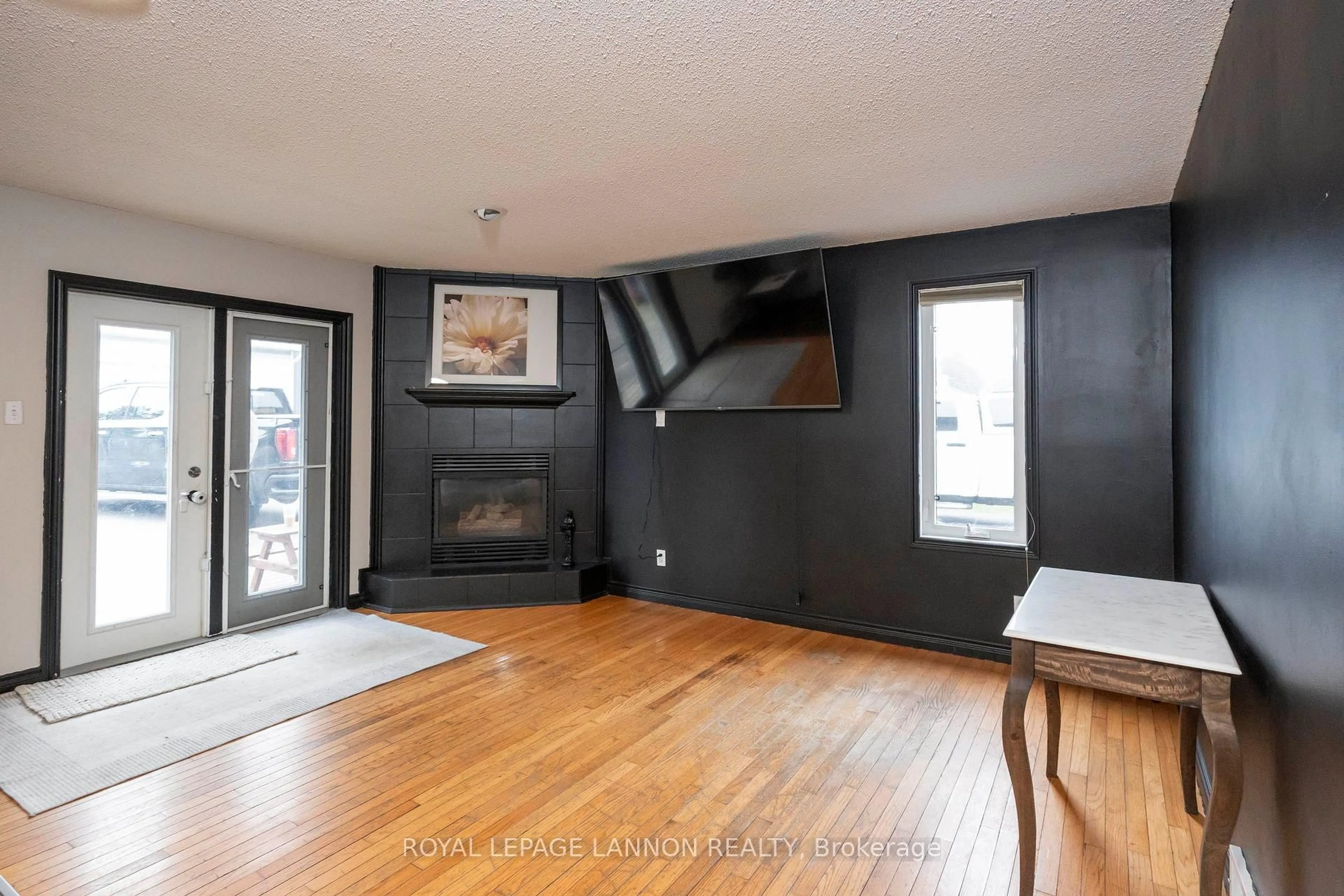 A pic of a room for 3408 Rosslyn Rd, Oliver Paipoonge Ontario P7K 0P8