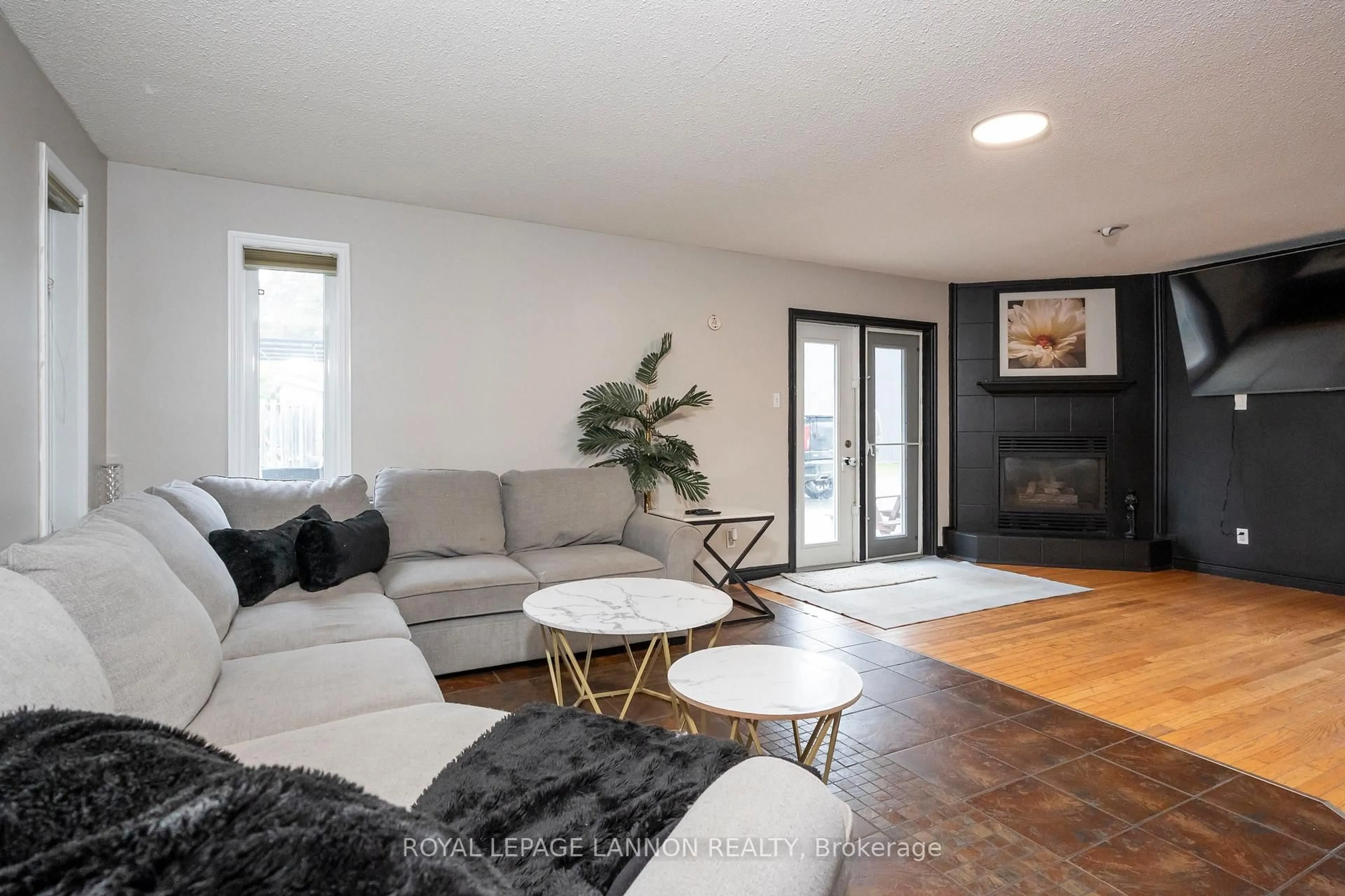 Living room with furniture, unknown for 3408 Rosslyn Rd, Oliver Paipoonge Ontario P7K 0P8