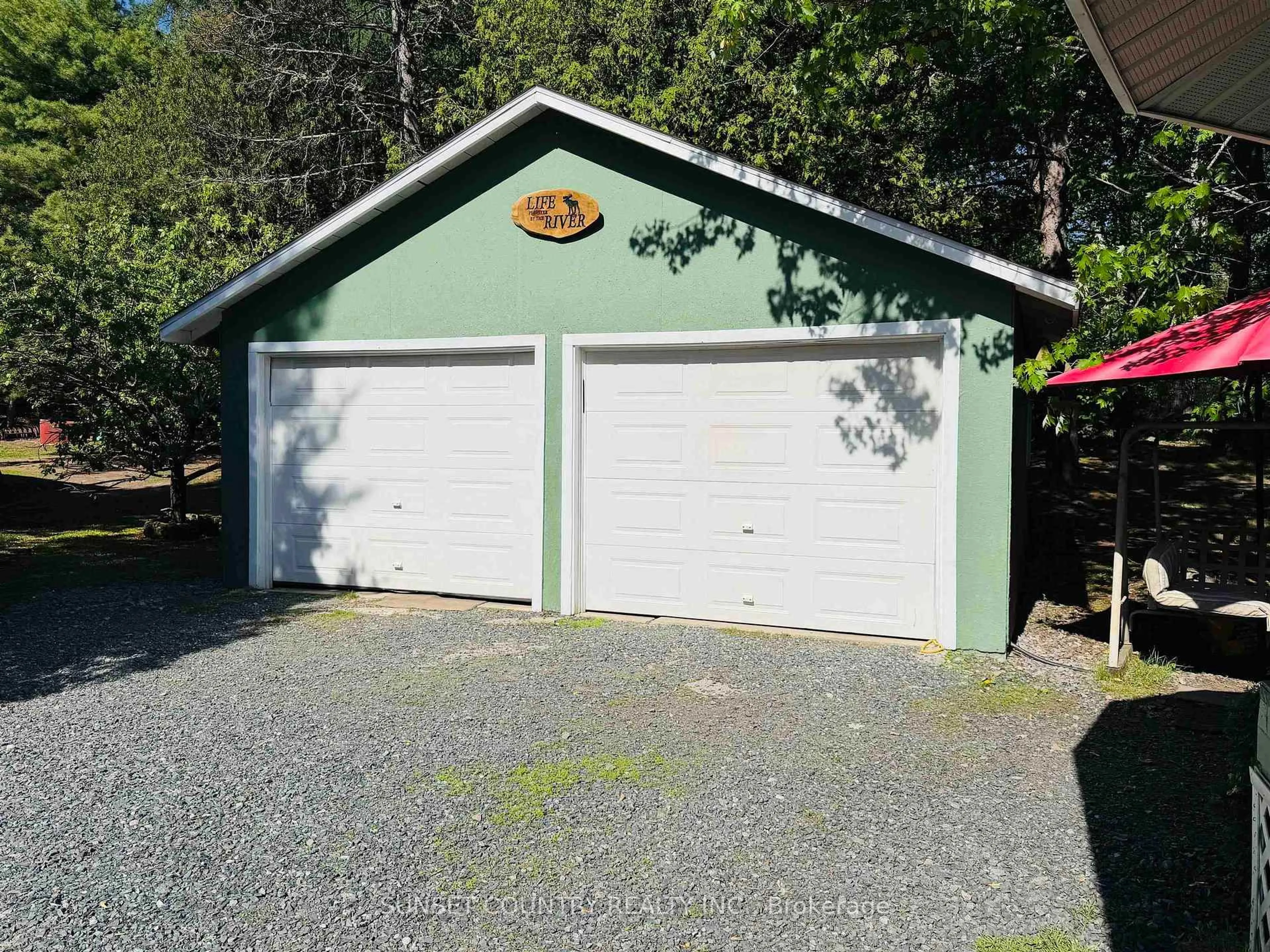 Indoor garage for 834 594, Kenora Remote Area Ontario P0V 1S0