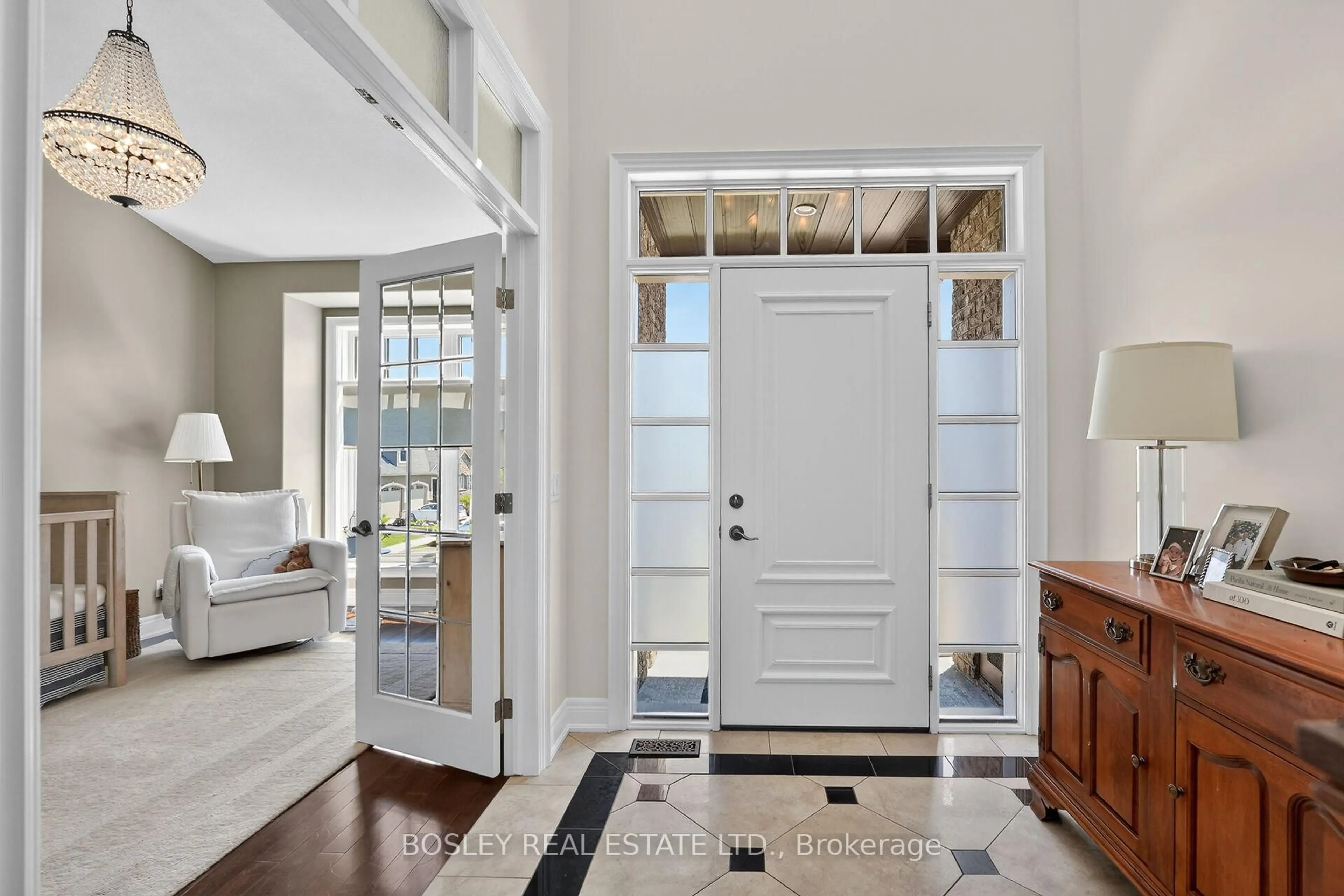 Indoor entryway for 32 Bunny Glen Dr, Niagara-on-the-Lake Ontario L0S 1P0