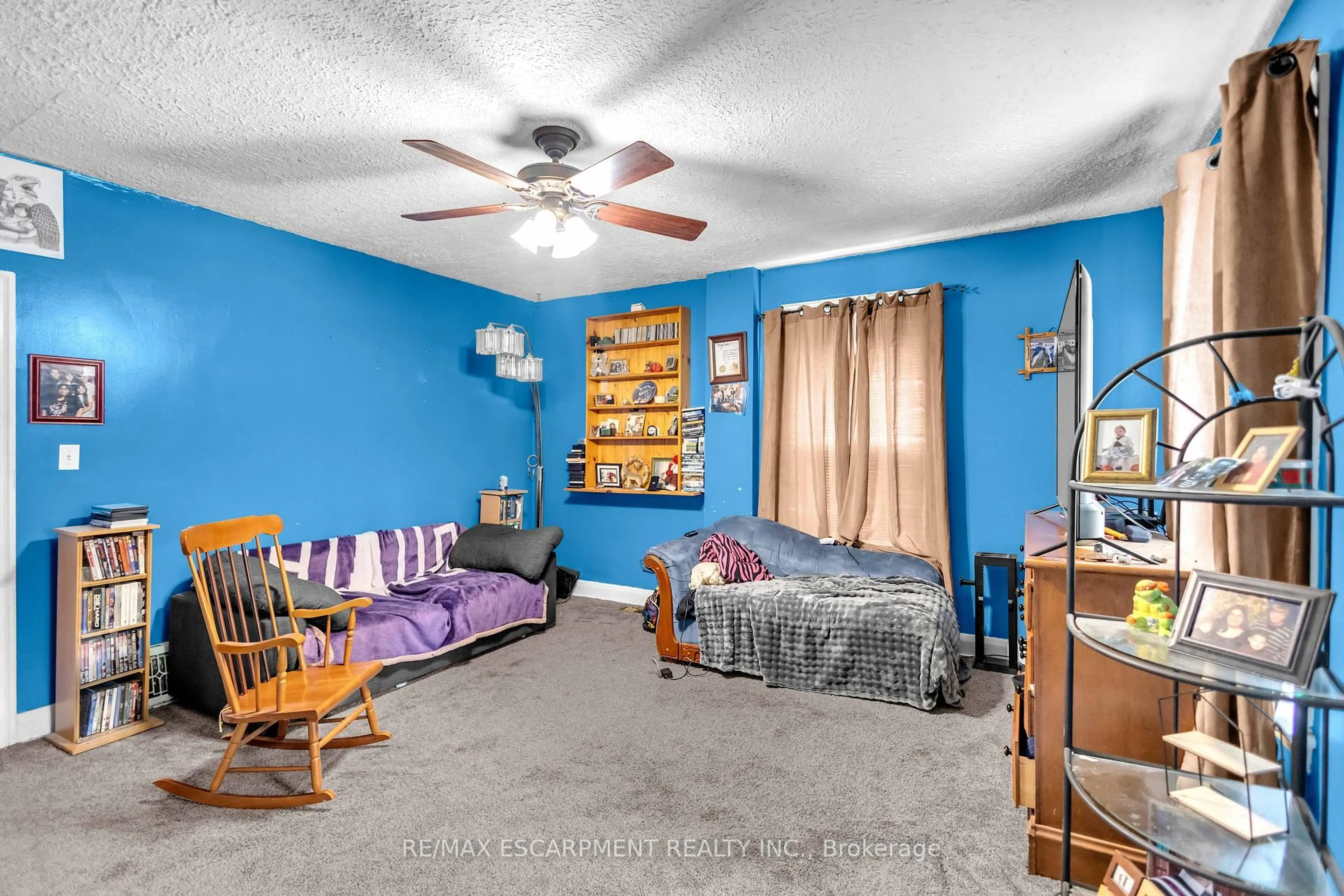A pic of a room for 35 James Ave, Brantford Ontario N3S 6Y2