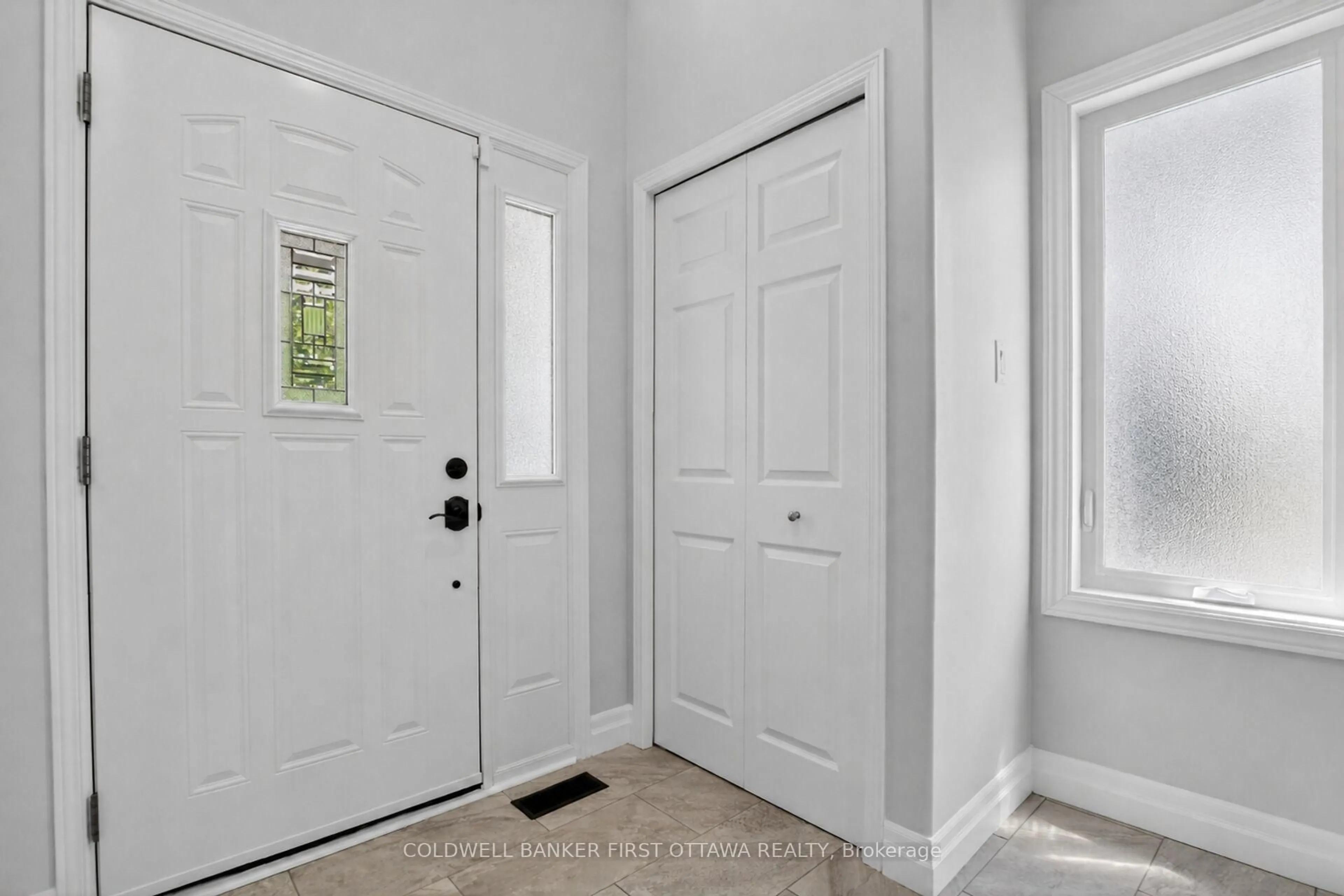 Indoor entryway for 58 Boulder Way, Ottawa Ontario K2J 4R6