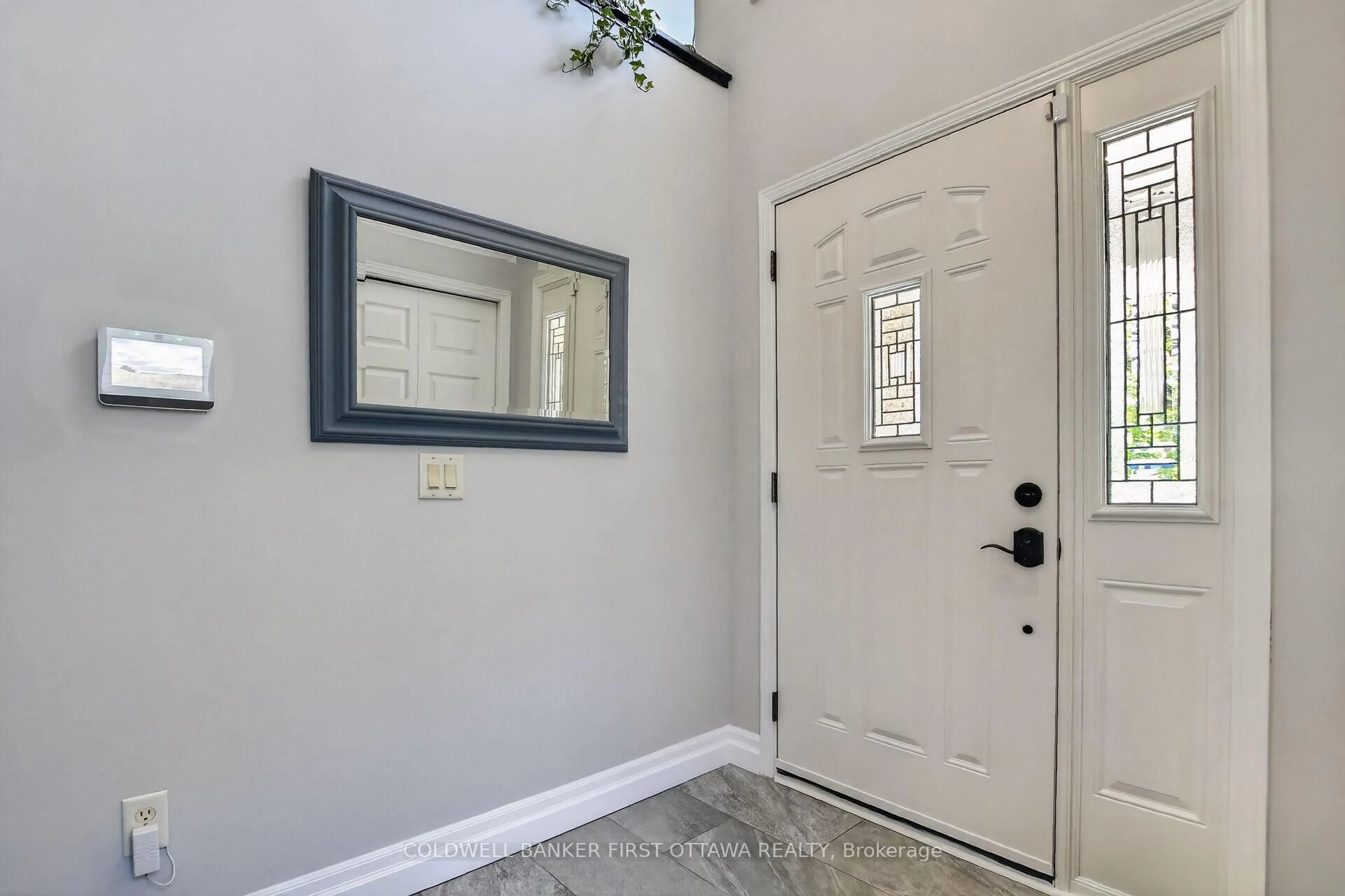 Indoor entryway for 58 Boulder Way, Ottawa Ontario K2J 4R6