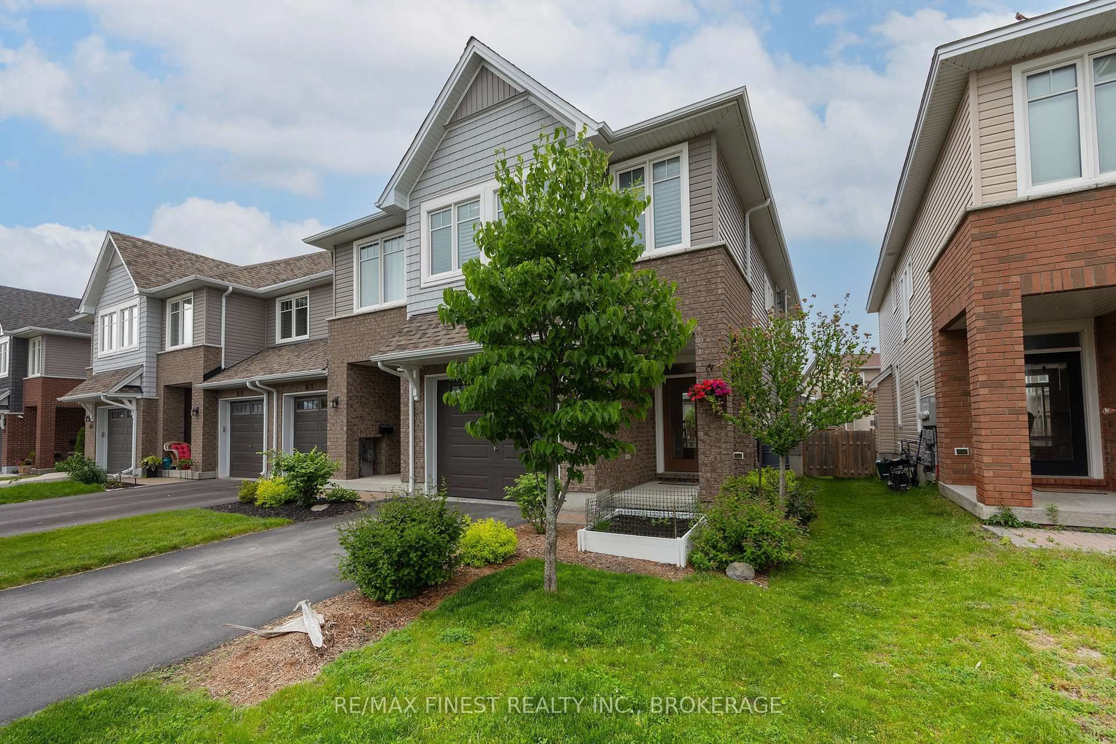 A pic from outside/outdoor area/front of a property/back of a property/a pic from drone, street for 879 Riverview Way, Kingston Ontario K7K 0J4