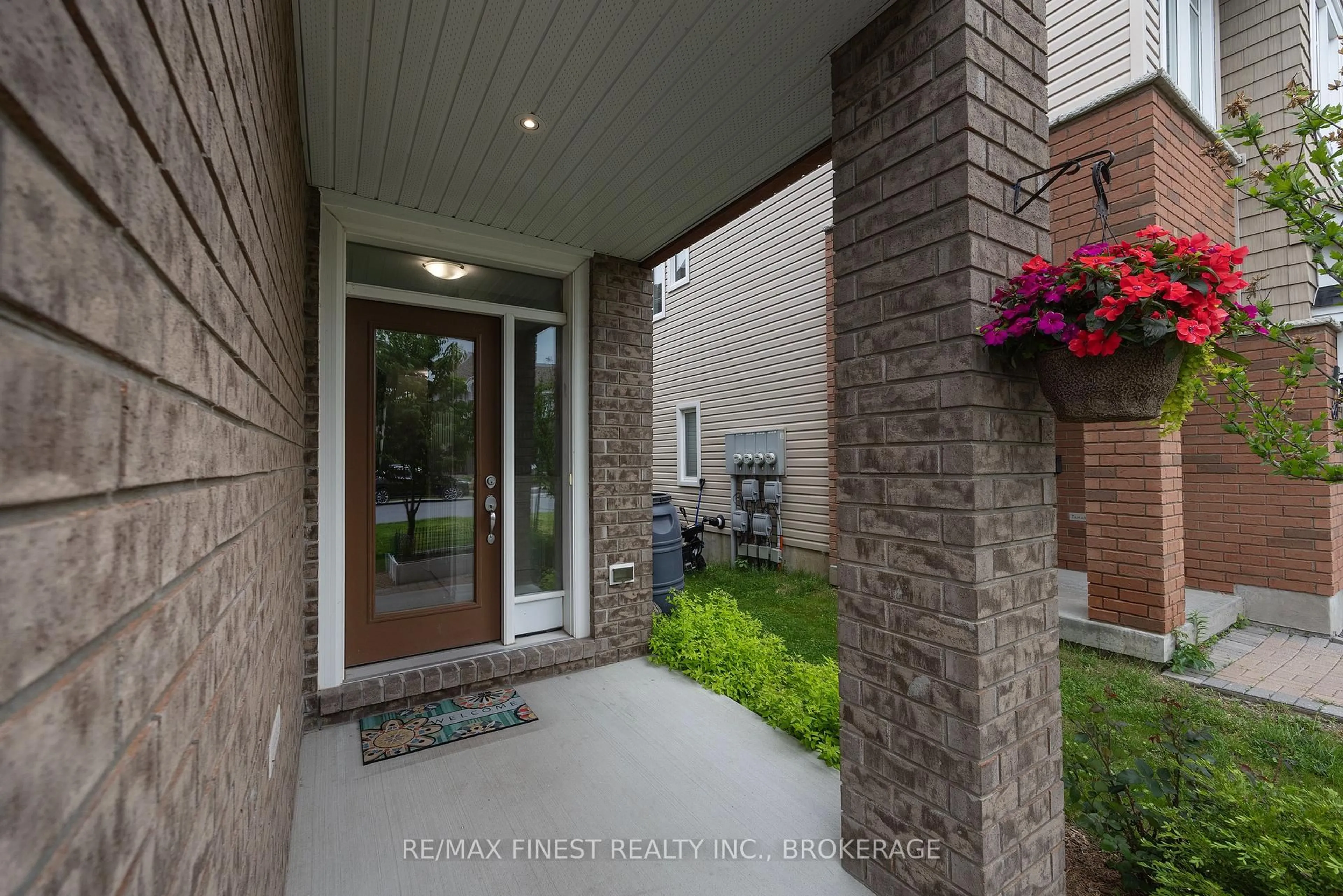 Indoor entryway for 879 Riverview Way, Kingston Ontario K7K 0J4