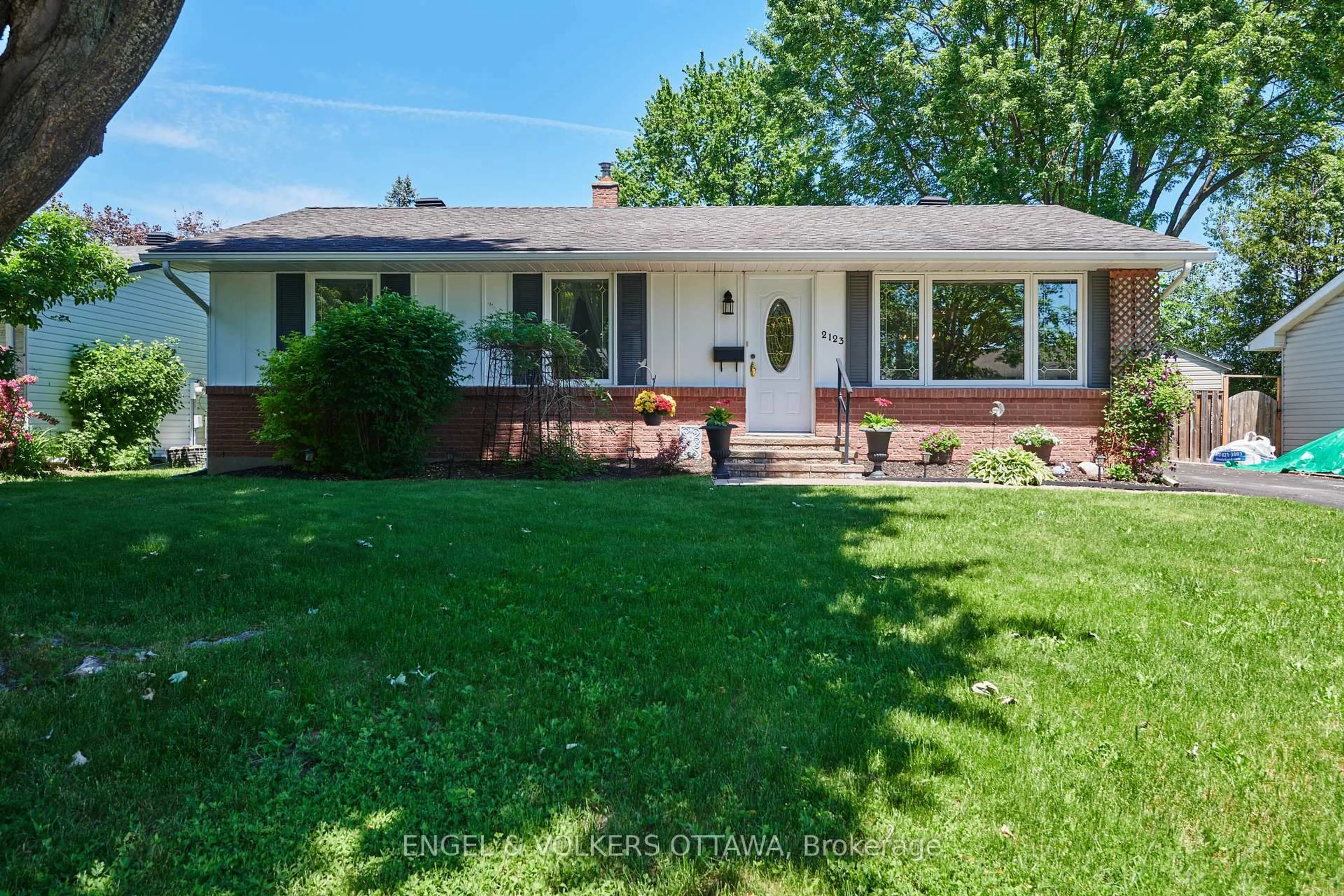 Unknown for 2123 Blue Jay Cres, Ottawa Ontario K1J 6A9