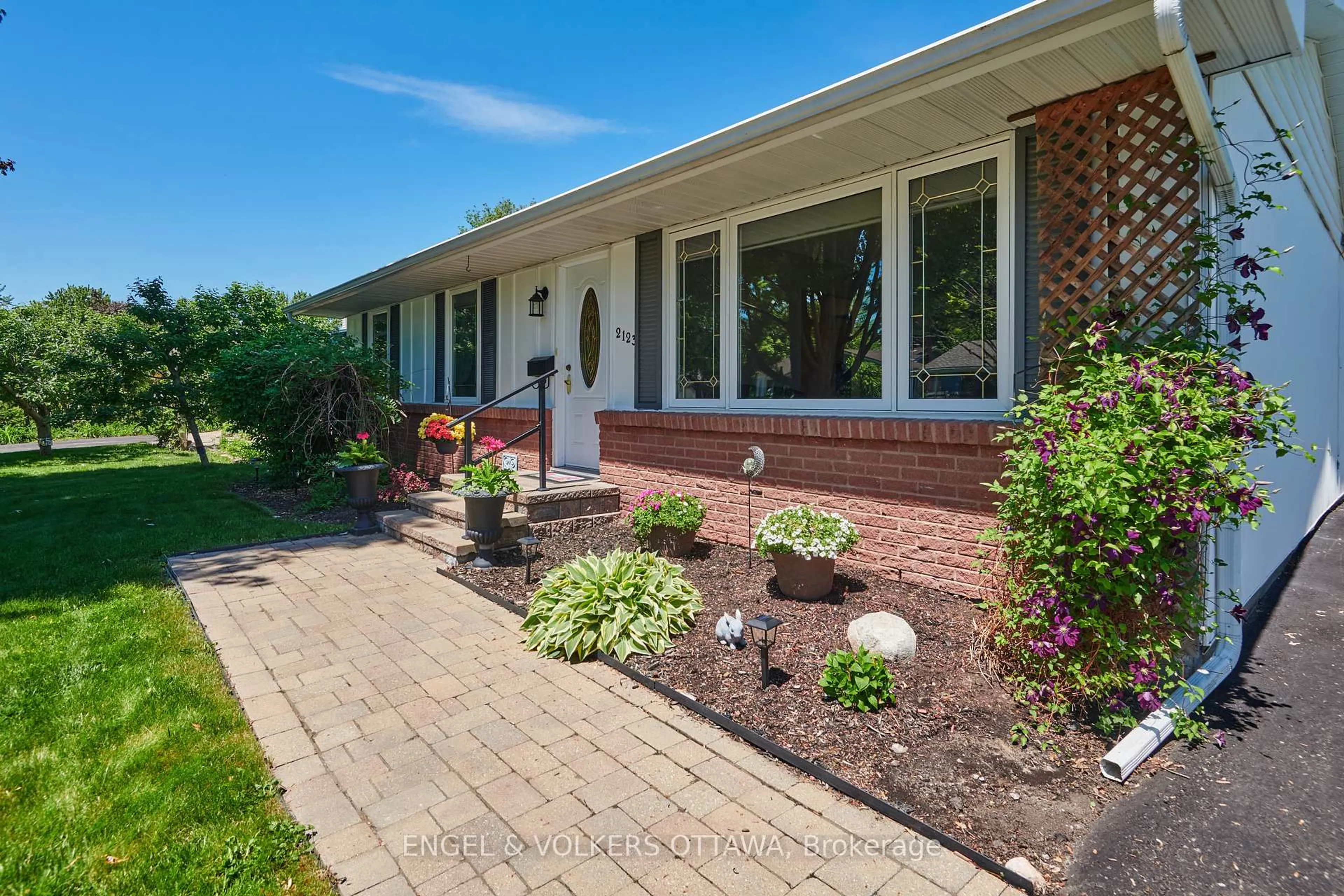 Home with brick exterior material, street for 2123 Blue Jay Cres, Ottawa Ontario K1J 6A9