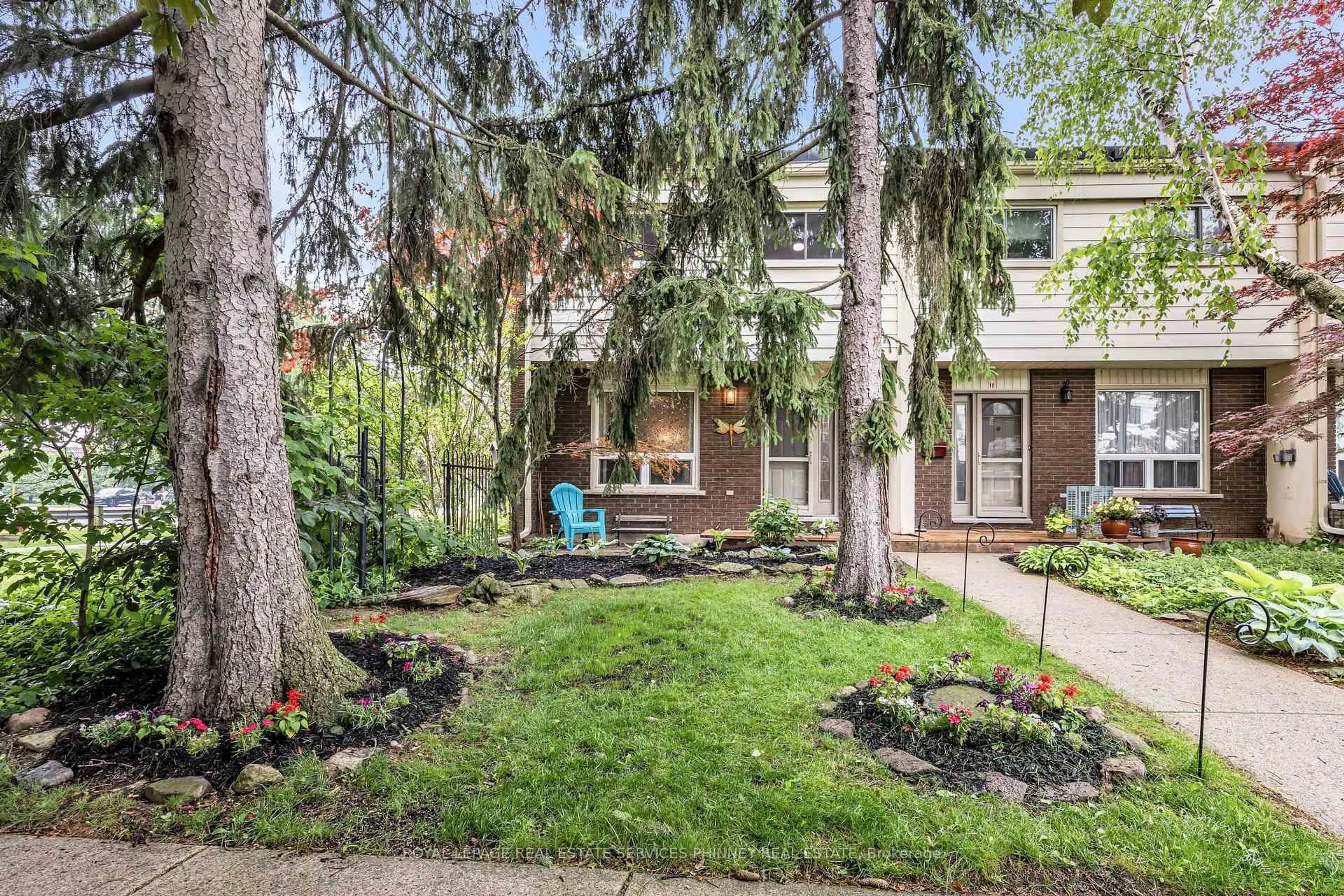 Patio, street for 199 York Rd #12, Hamilton Ontario L9H 1M9