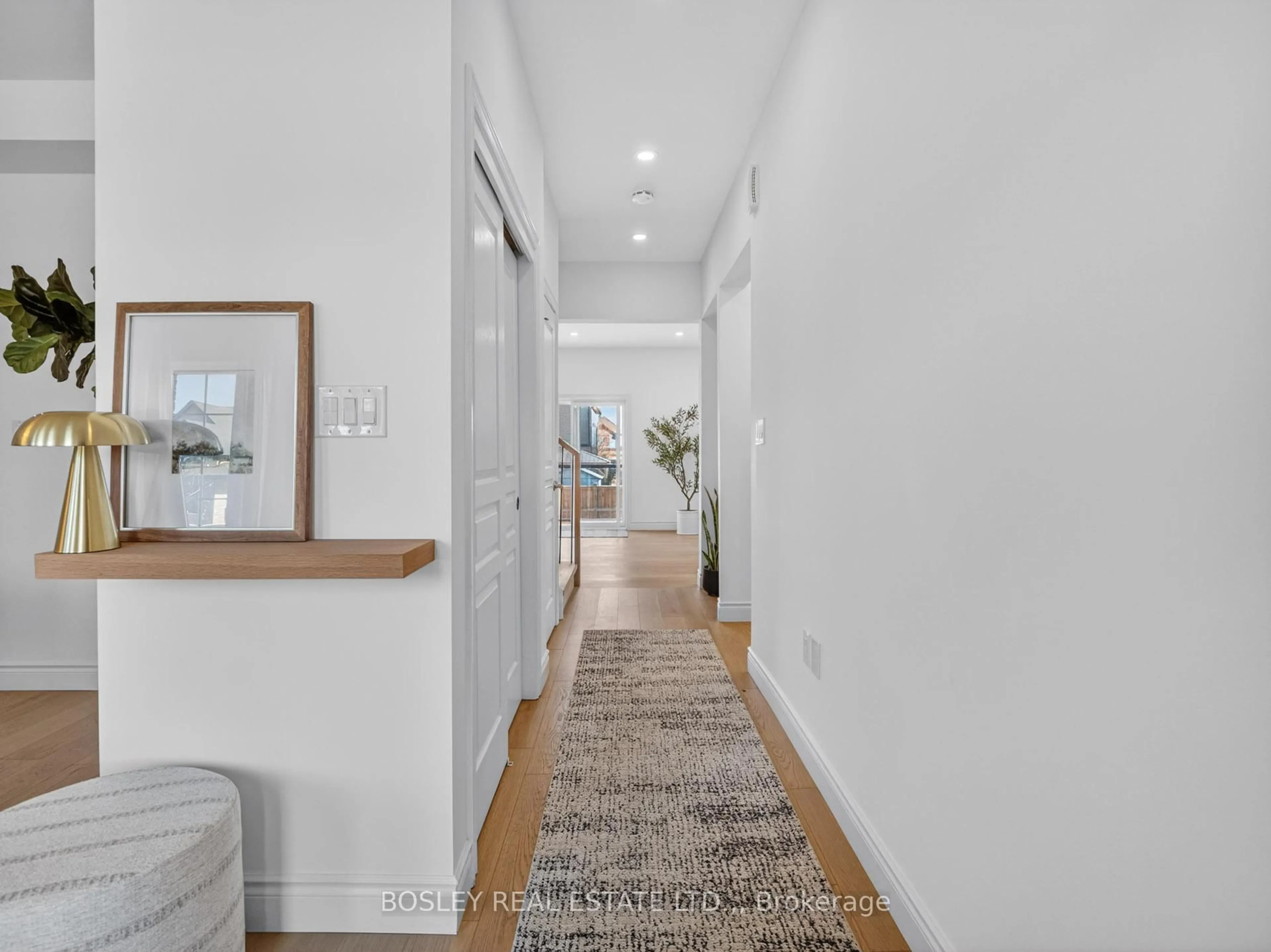 Indoor entryway for 75 Bergenstein Cres, Pelham Ontario L3E 0A1