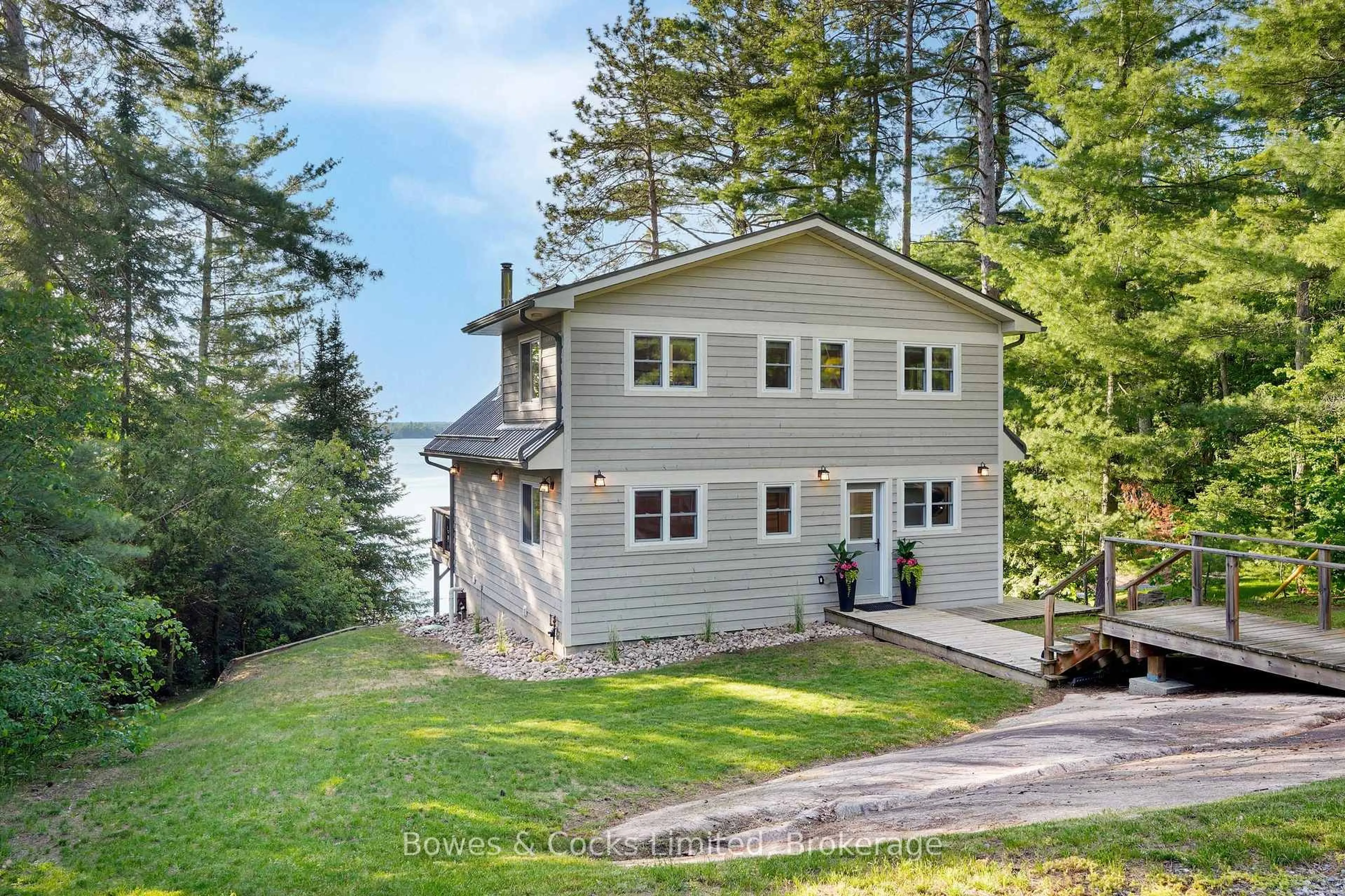 Home with vinyl exterior material, unknown for 92 Brock Rd, North Kawartha Ontario K0L 1A0