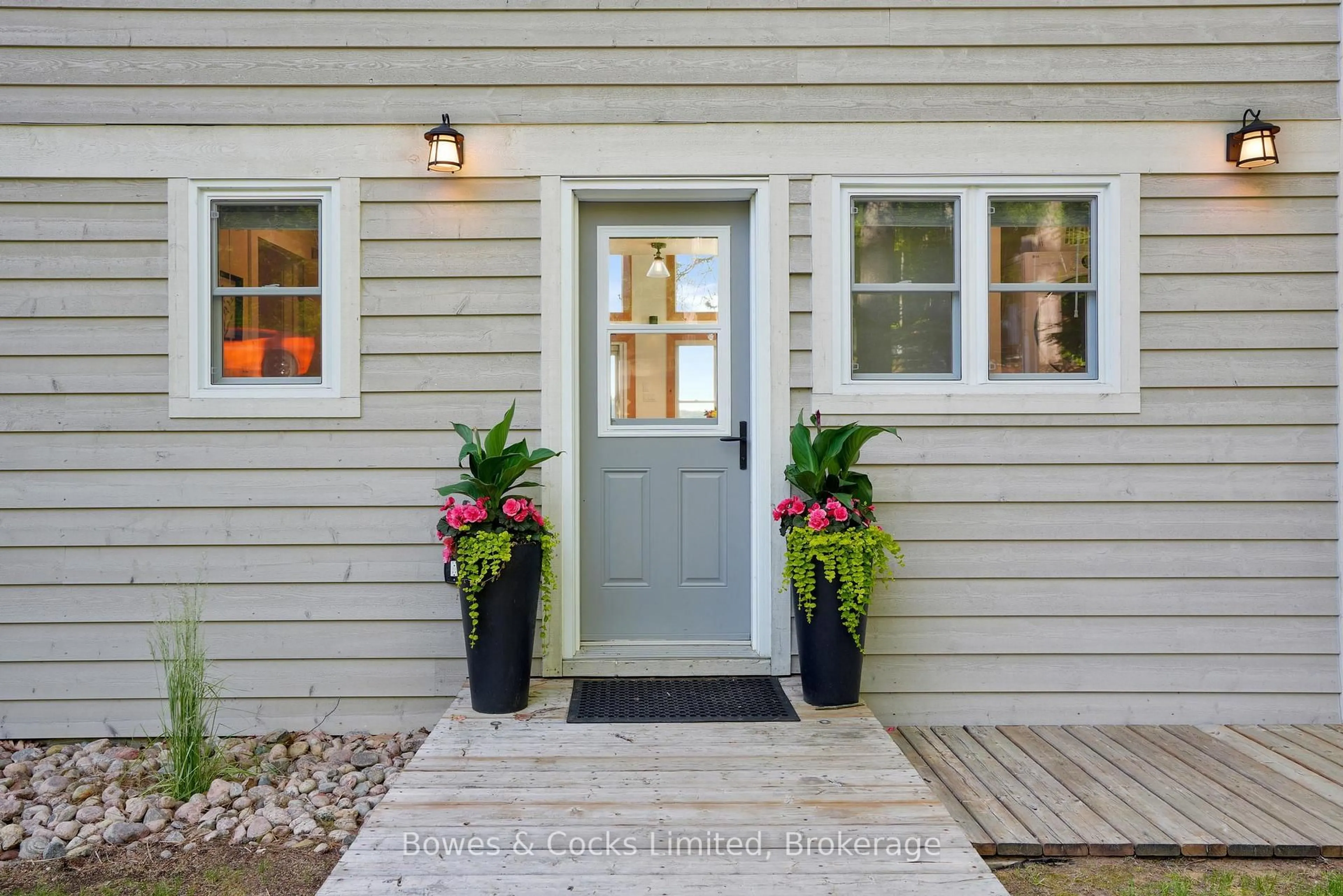 Indoor entryway for 92 Brock Rd, North Kawartha Ontario K0L 1A0