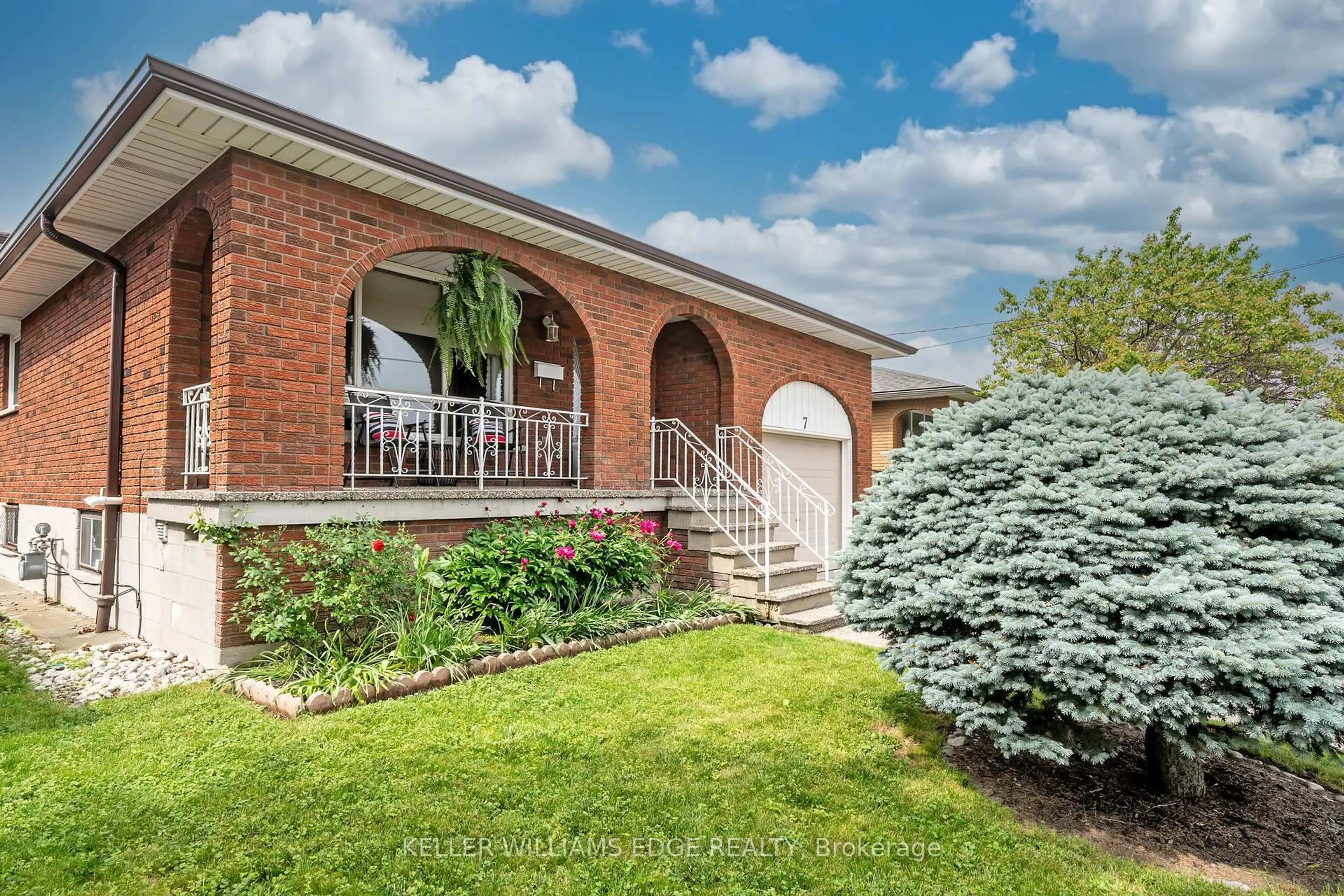 Home with brick exterior material, unknown for 7 Oakland Dr, Hamilton Ontario L8E 3R4