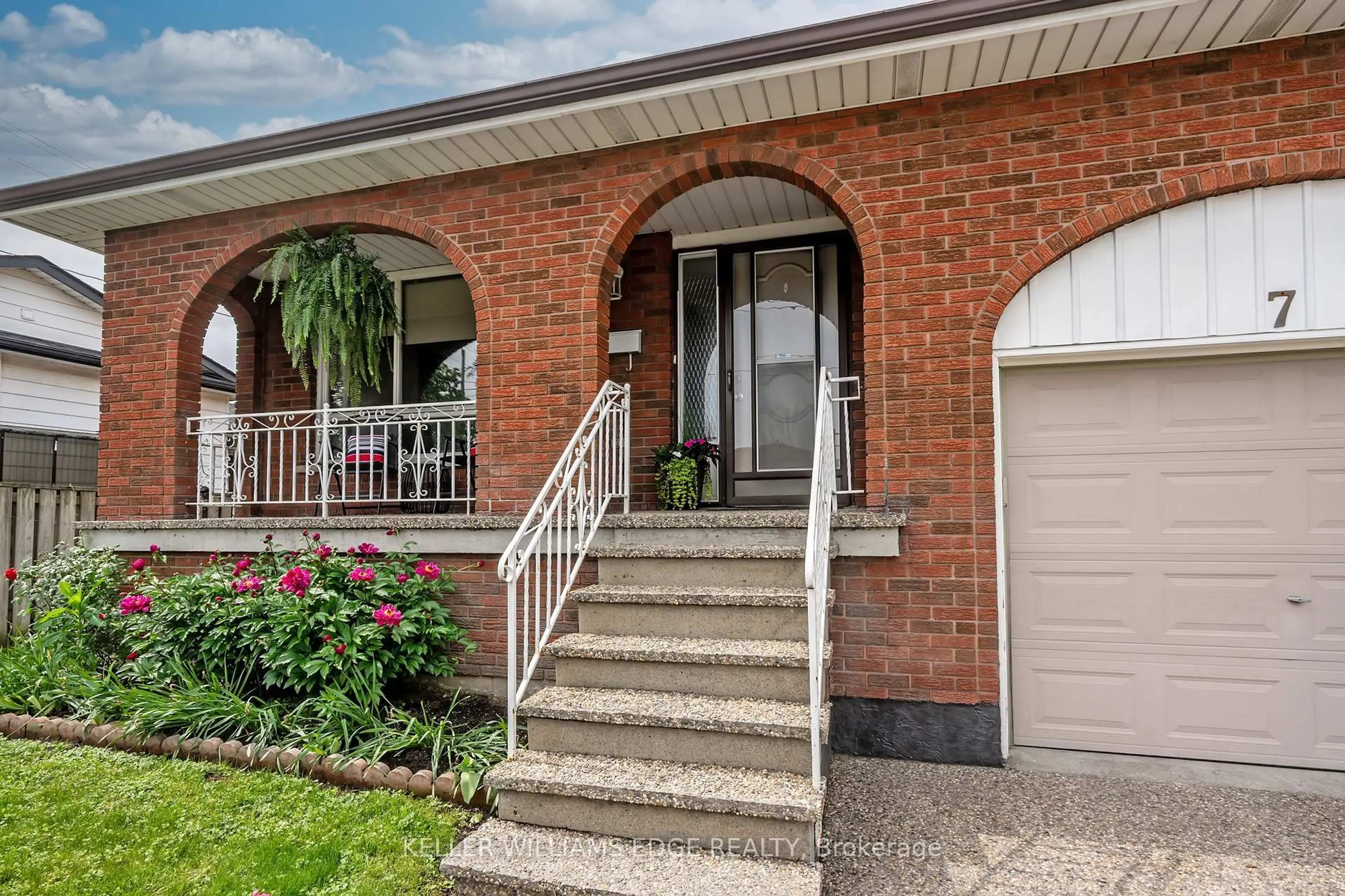 Home with brick exterior material, street for 7 Oakland Dr, Hamilton Ontario L8E 3R4