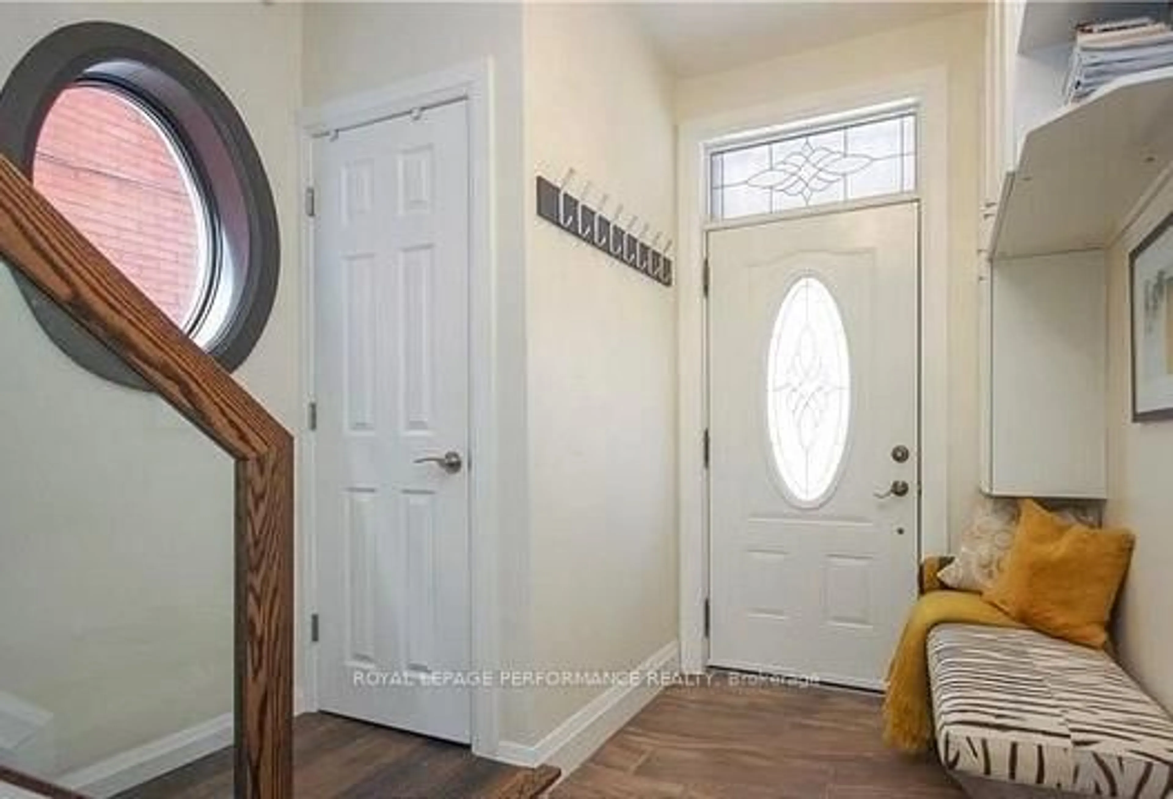 Indoor entryway for 168 Stewart St, Ottawa Ontario K1N 6J9