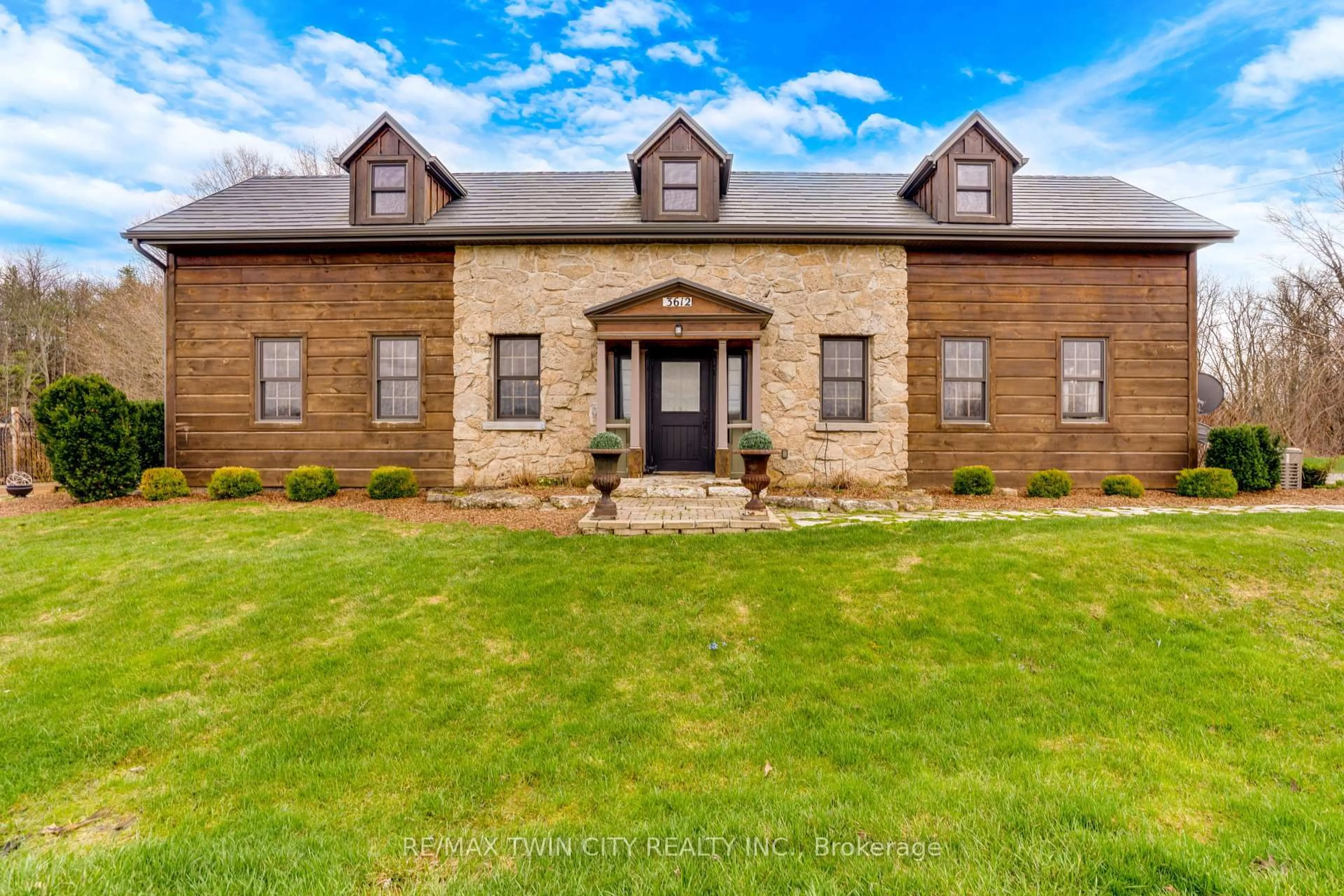 Home with brick exterior material, building for 3612 INDIAN Tr, Hamilton Ontario N3T 5M1