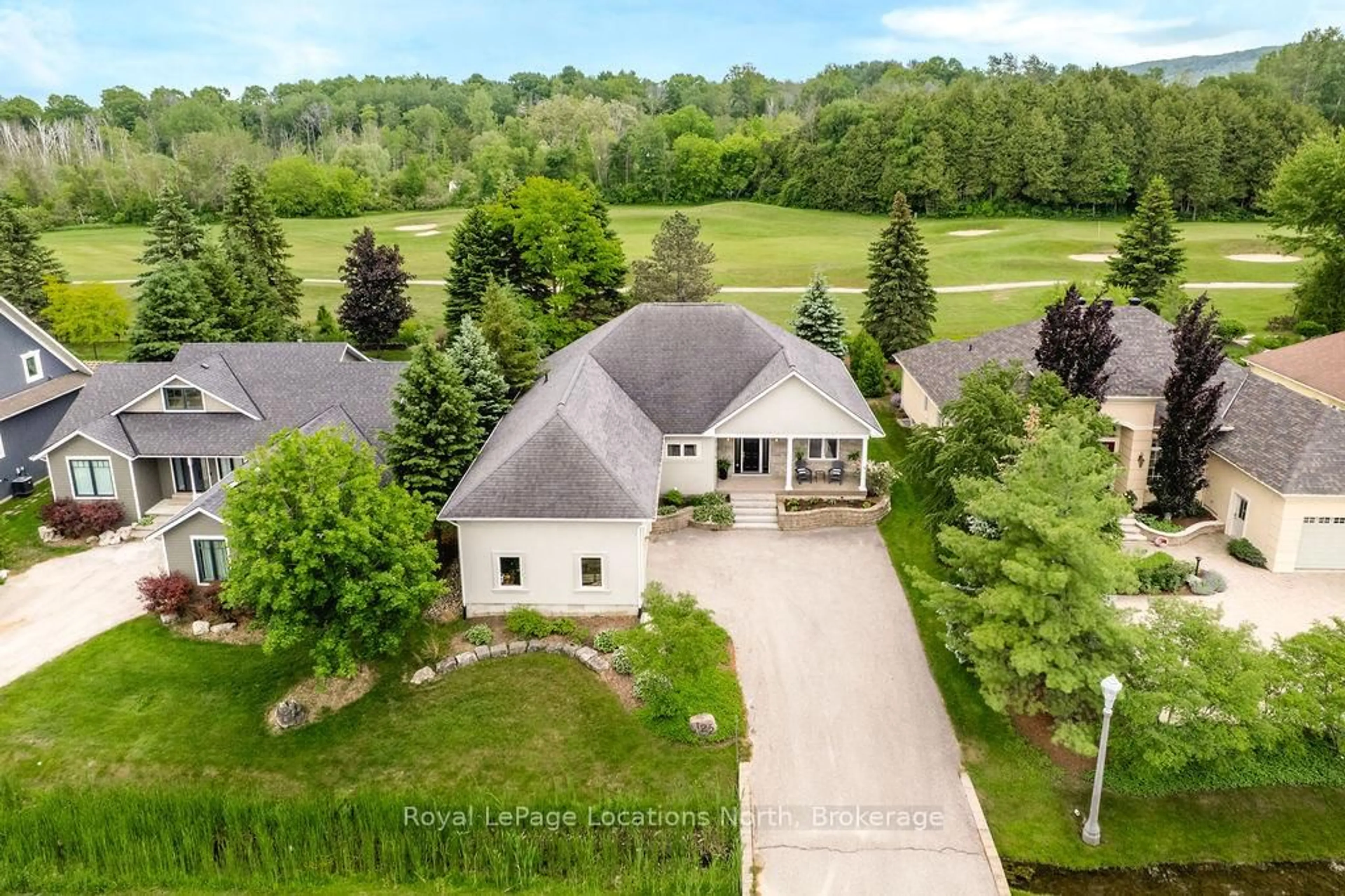 A pic from outside/outdoor area/front of a property/back of a property/a pic from drone, unknown for 122 Augusta Cres, Blue Mountains Ontario L9Y 0K7