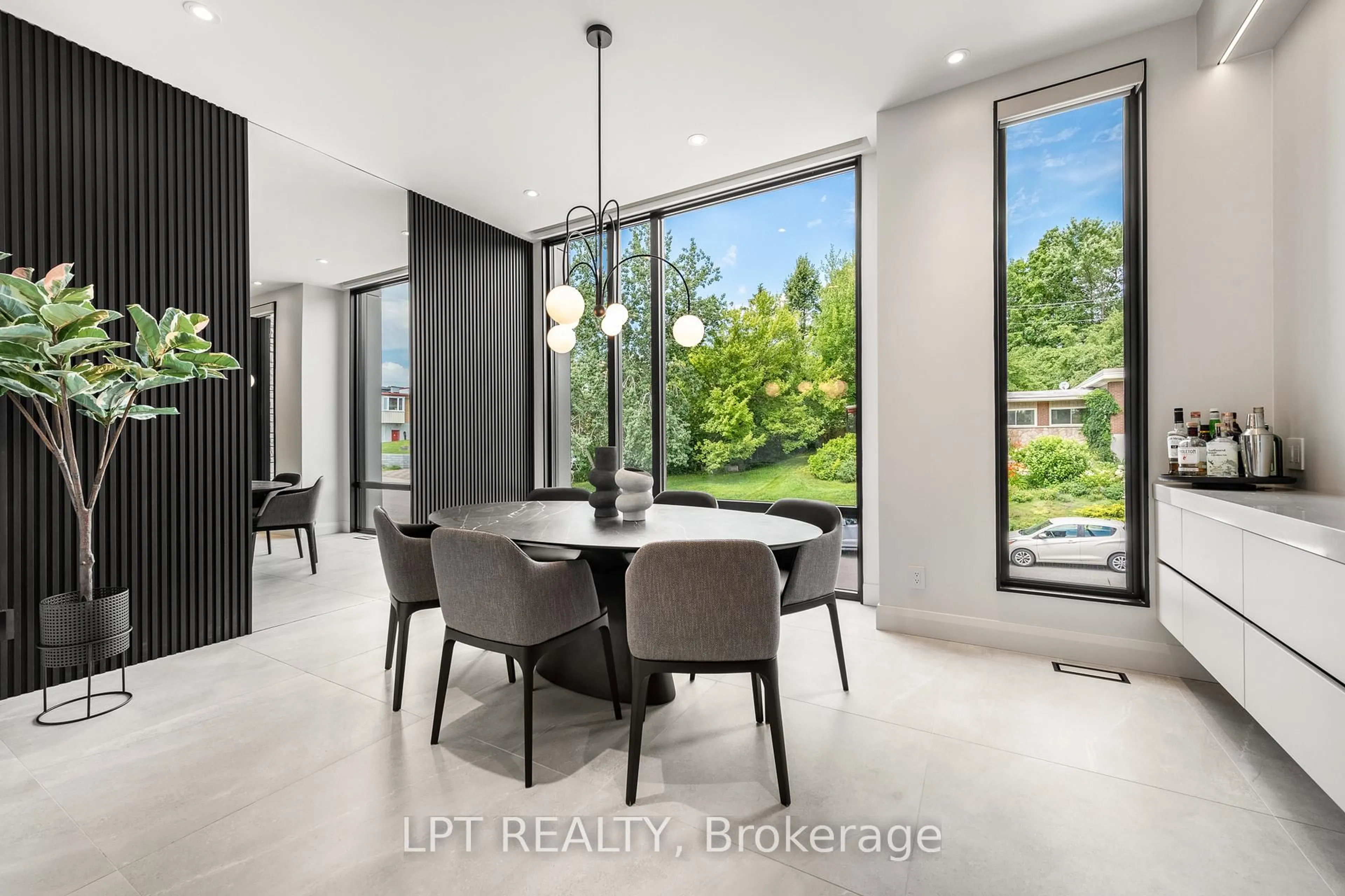 Dining room, ceramic/tile floor for 322 PERRIER Ave, Ottawa Ontario K1L 5C7