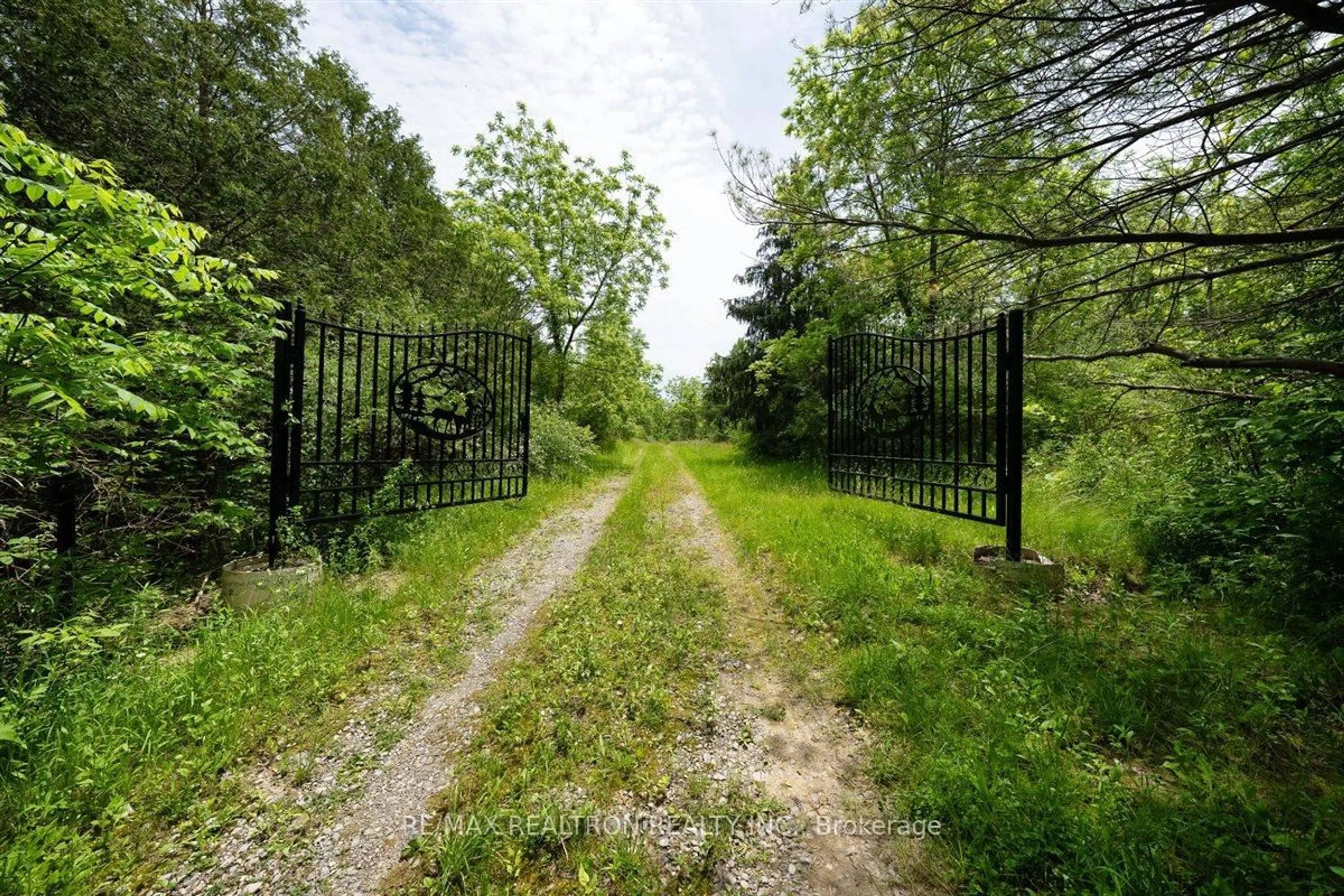 Unknown for 2740 Front Rd, Norfolk Ontario N0E 1W0