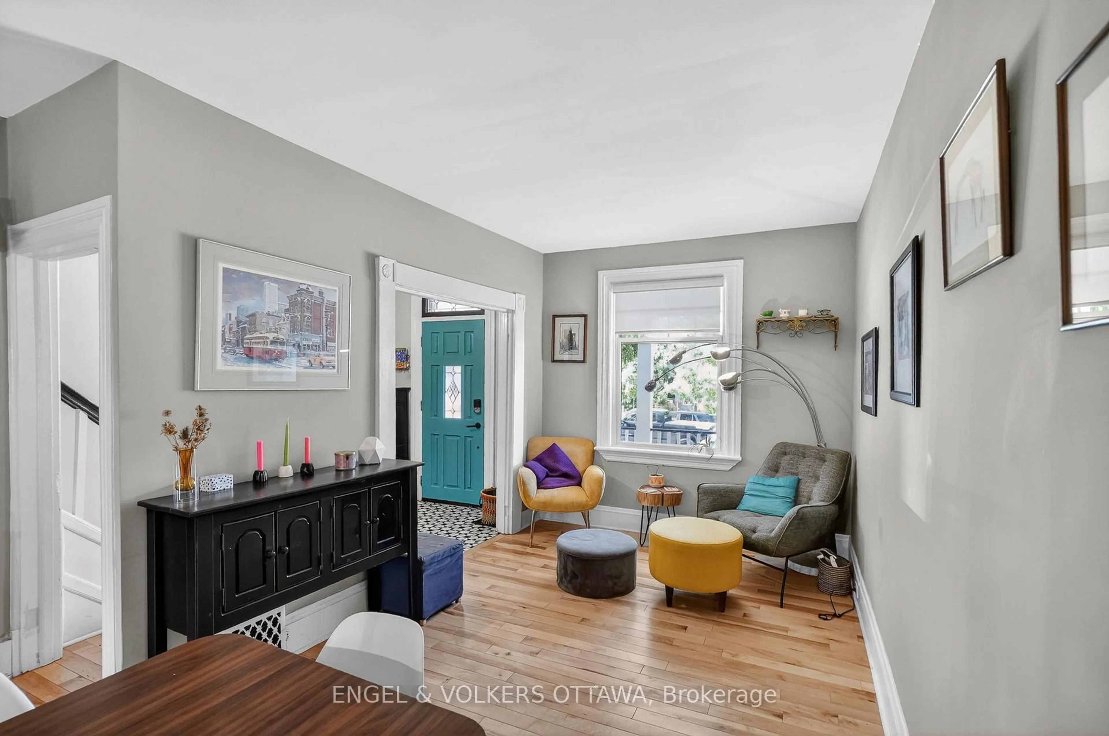 Living room with furniture, unknown for 438 Byron Ave, Ottawa Ontario K1Z 6Z4