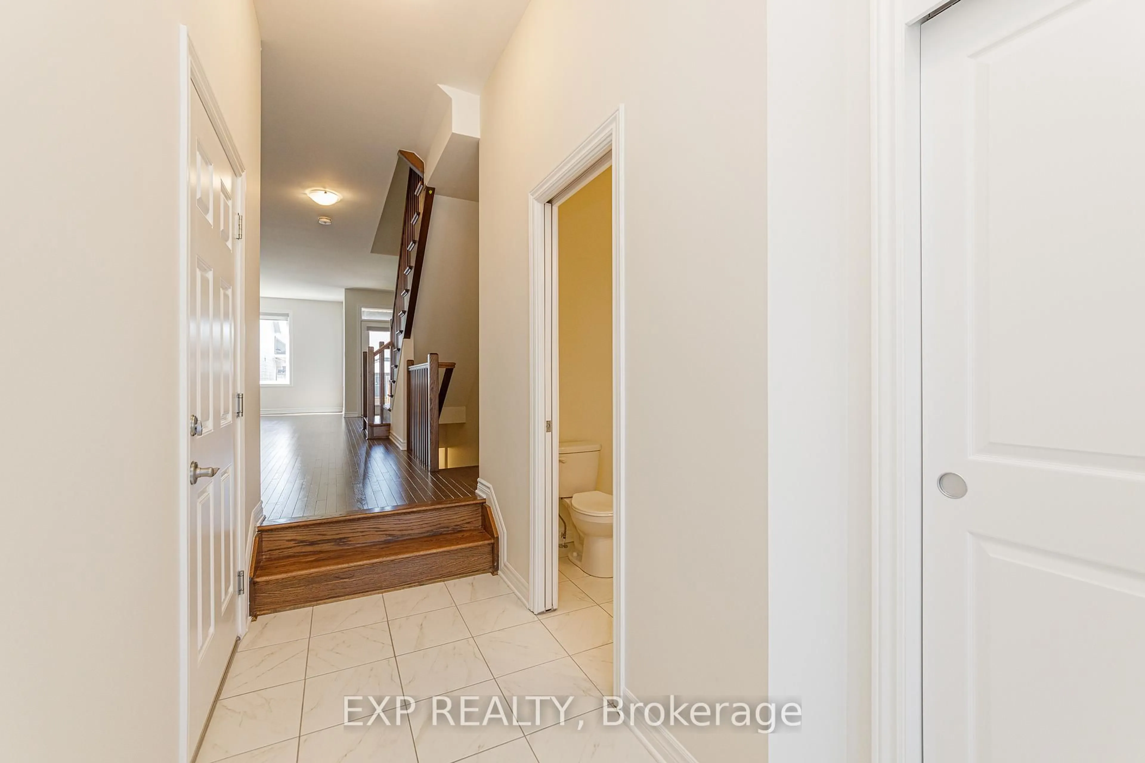 Indoor entryway for 18 Rookie Cres, Ottawa Ontario K2V 0R9