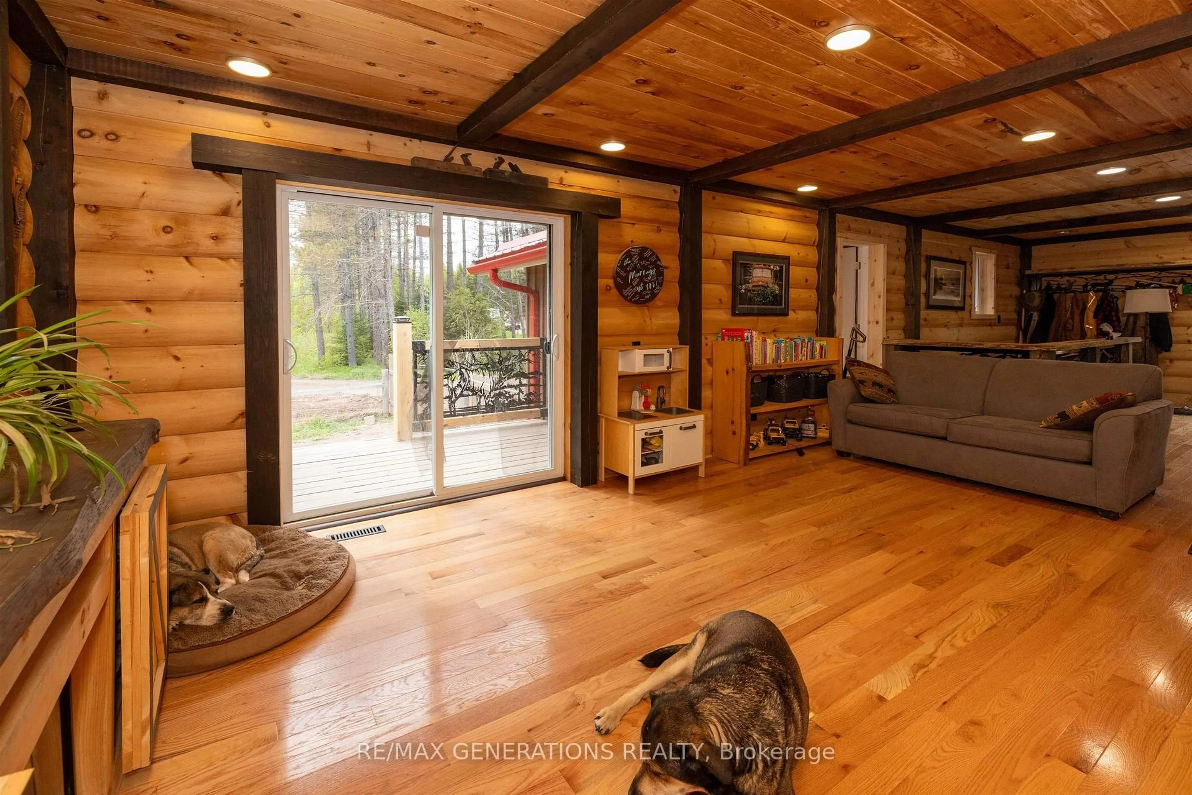 Indoor entryway for 610 ROAD NO. 5, Shuniah Ontario P0T 2M0