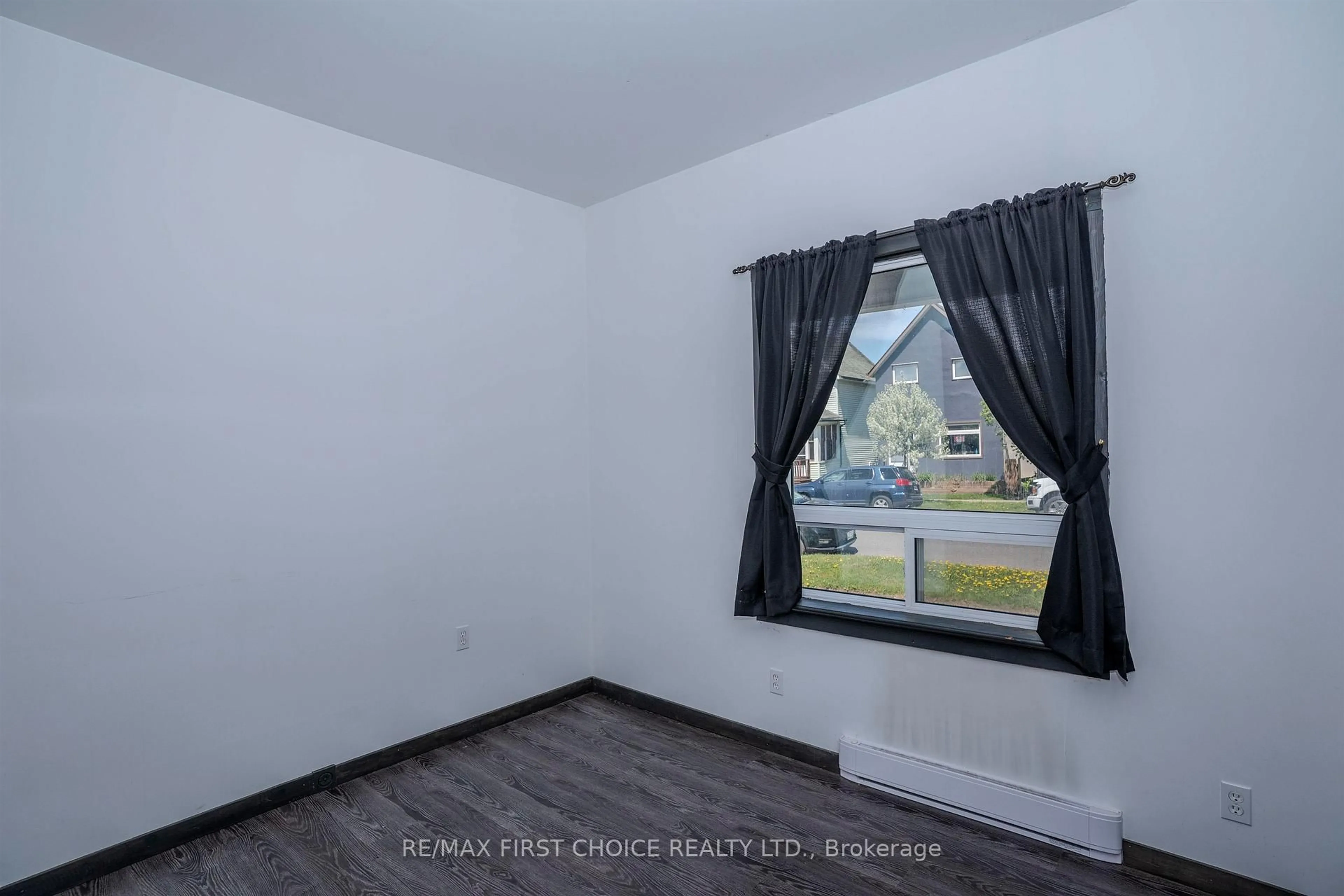 A pic of a room for 318 Ogden St, Thunder Bay Ontario P7C 2N3