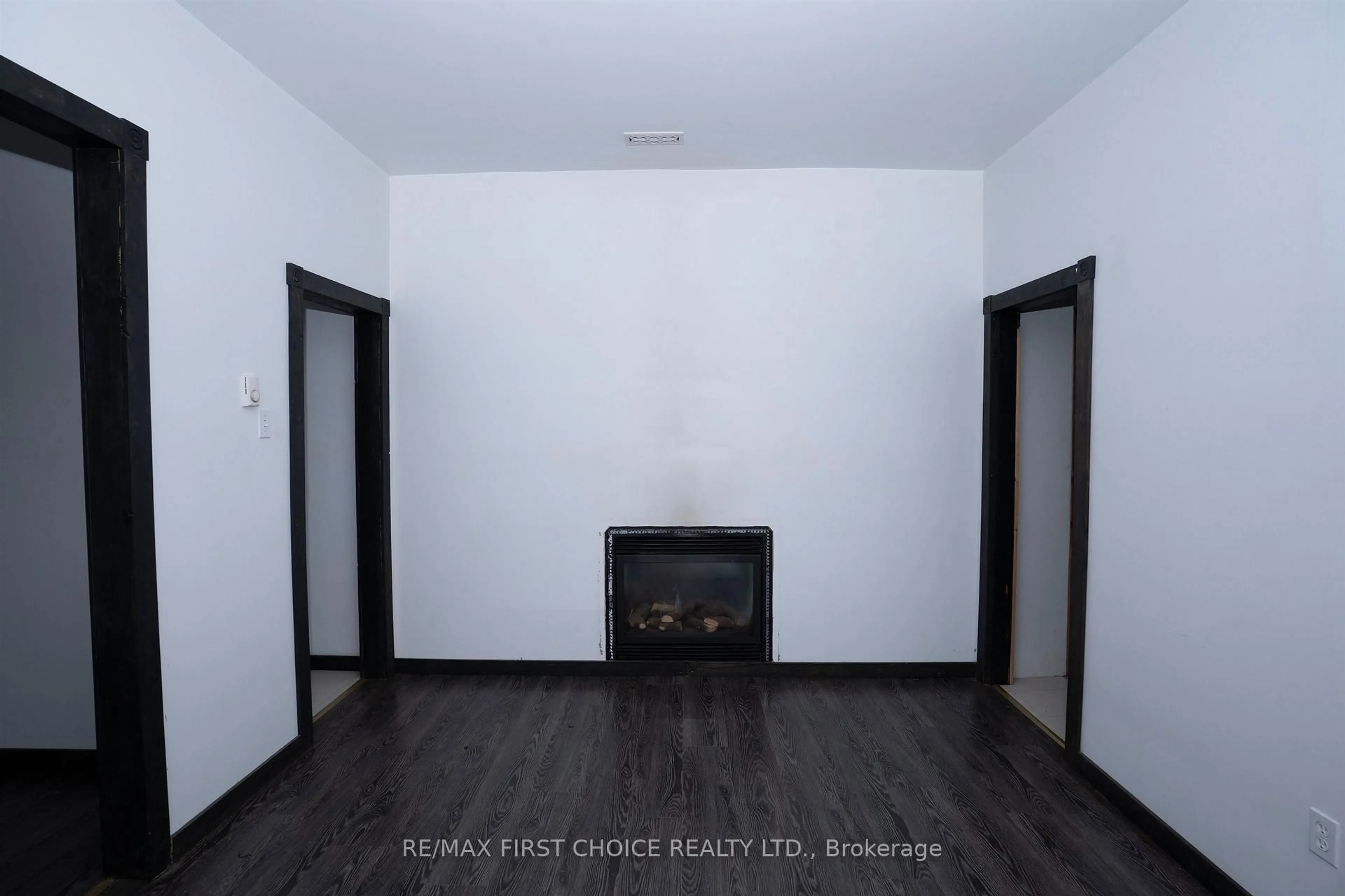 A pic of a room for 318 Ogden St, Thunder Bay Ontario P7C 2N3
