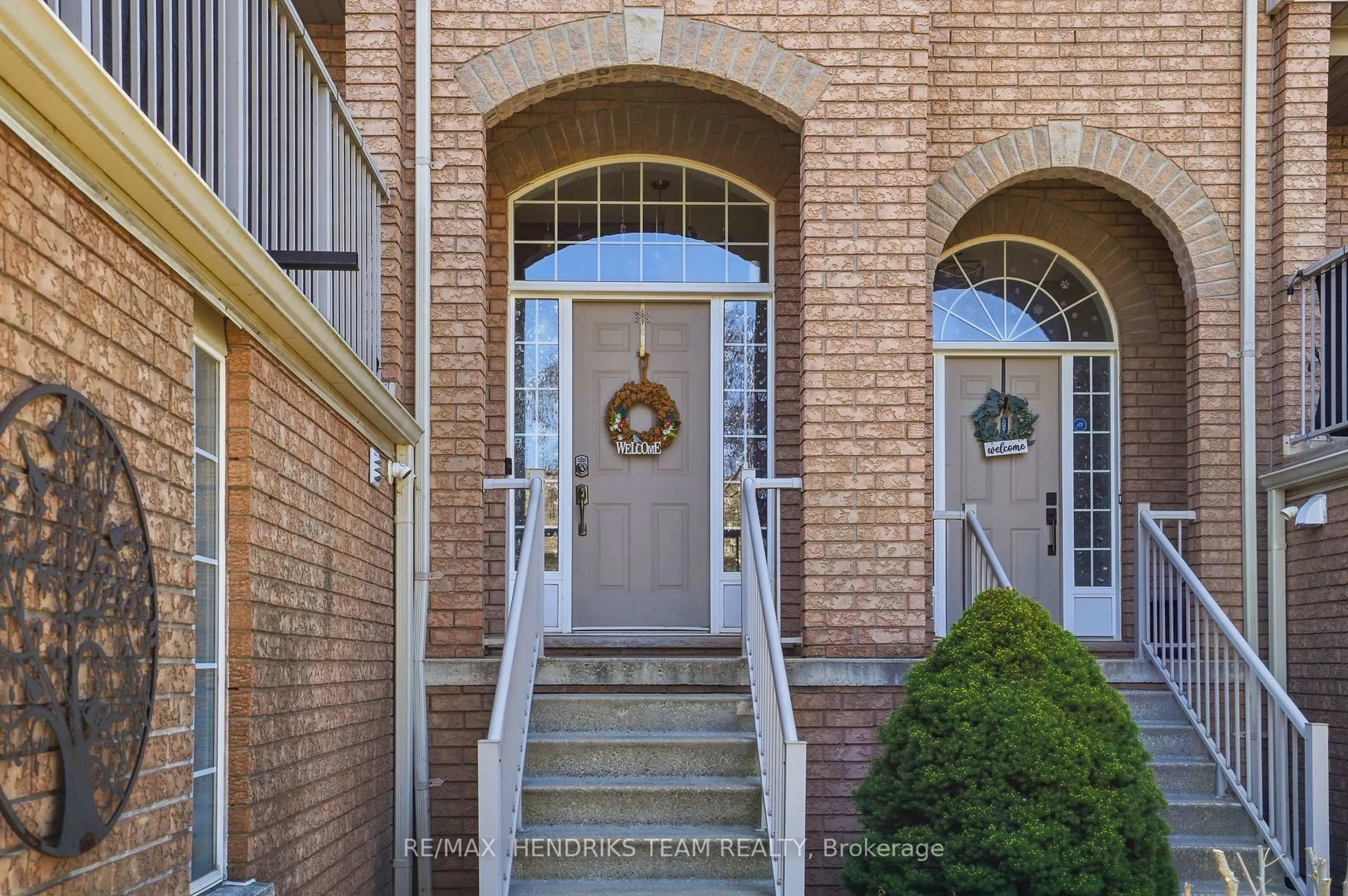 Indoor entryway for 176 Livingston Ave #3, Grimsby Ontario L3M 5P1