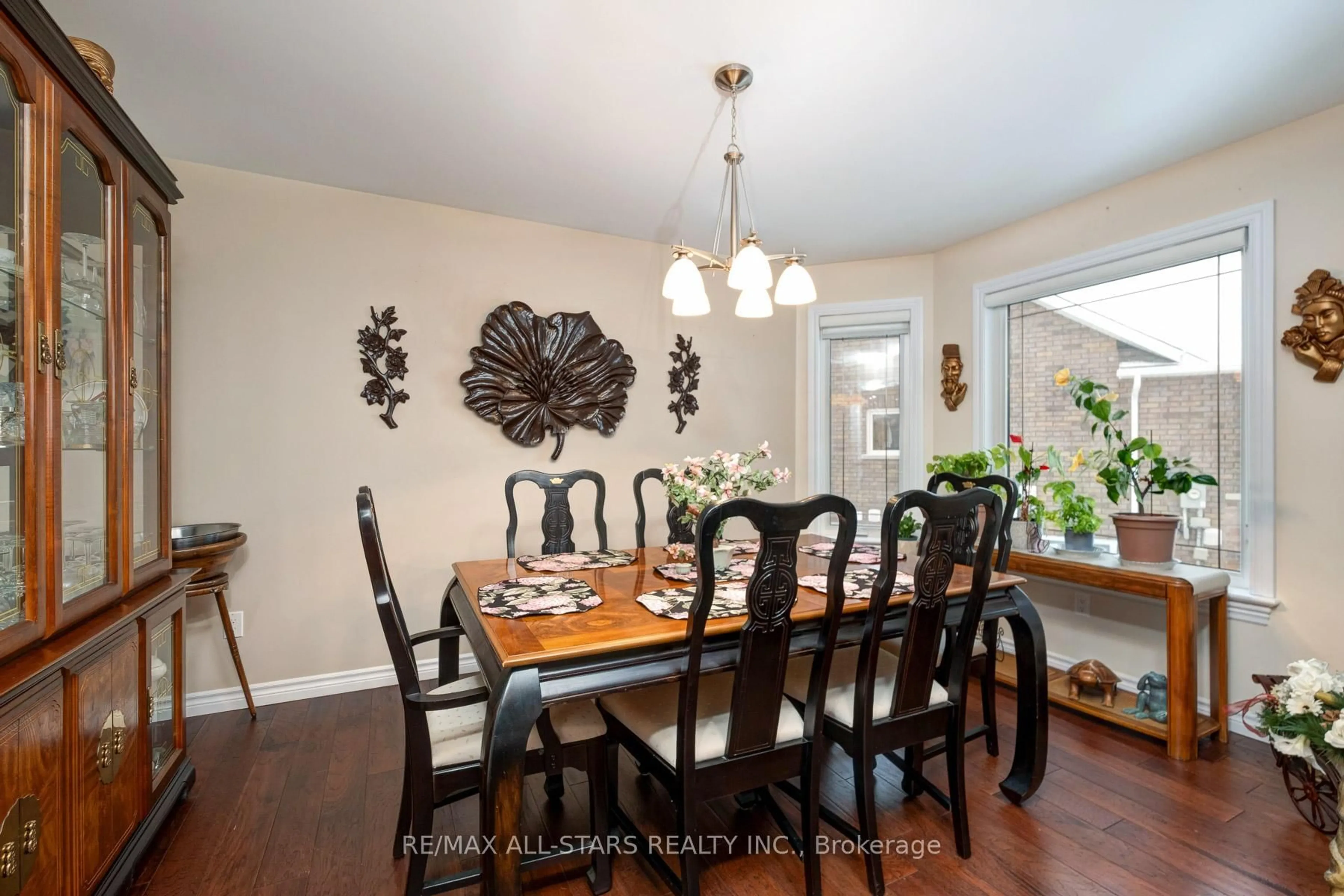 Dining room, wood/laminate floor for 65 Liam St, Kawartha Lakes Ontario K9V 0J4