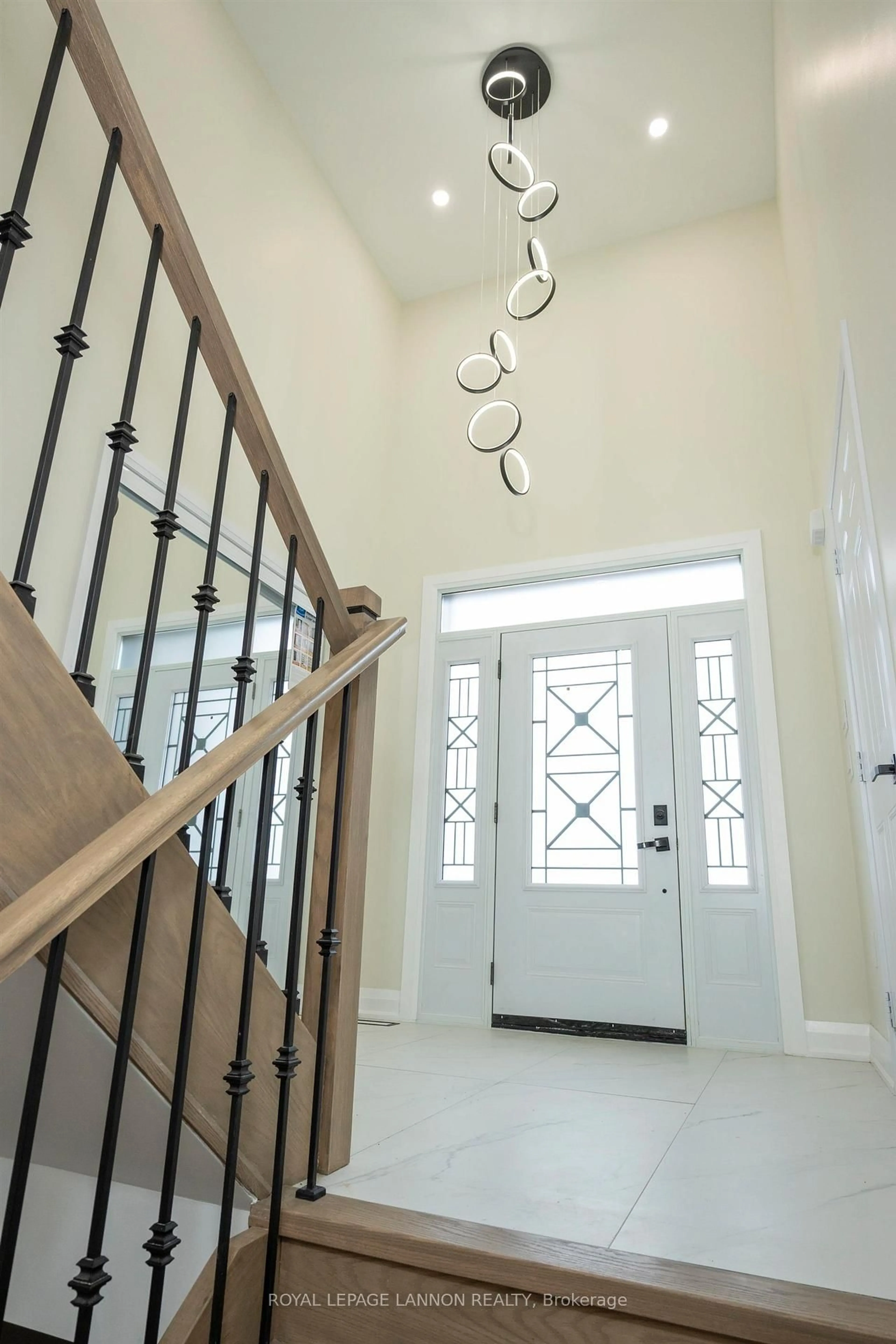 Indoor entryway for 3435 King George's Park Dr., Oliver Paipoonge Ontario P7K 1K8