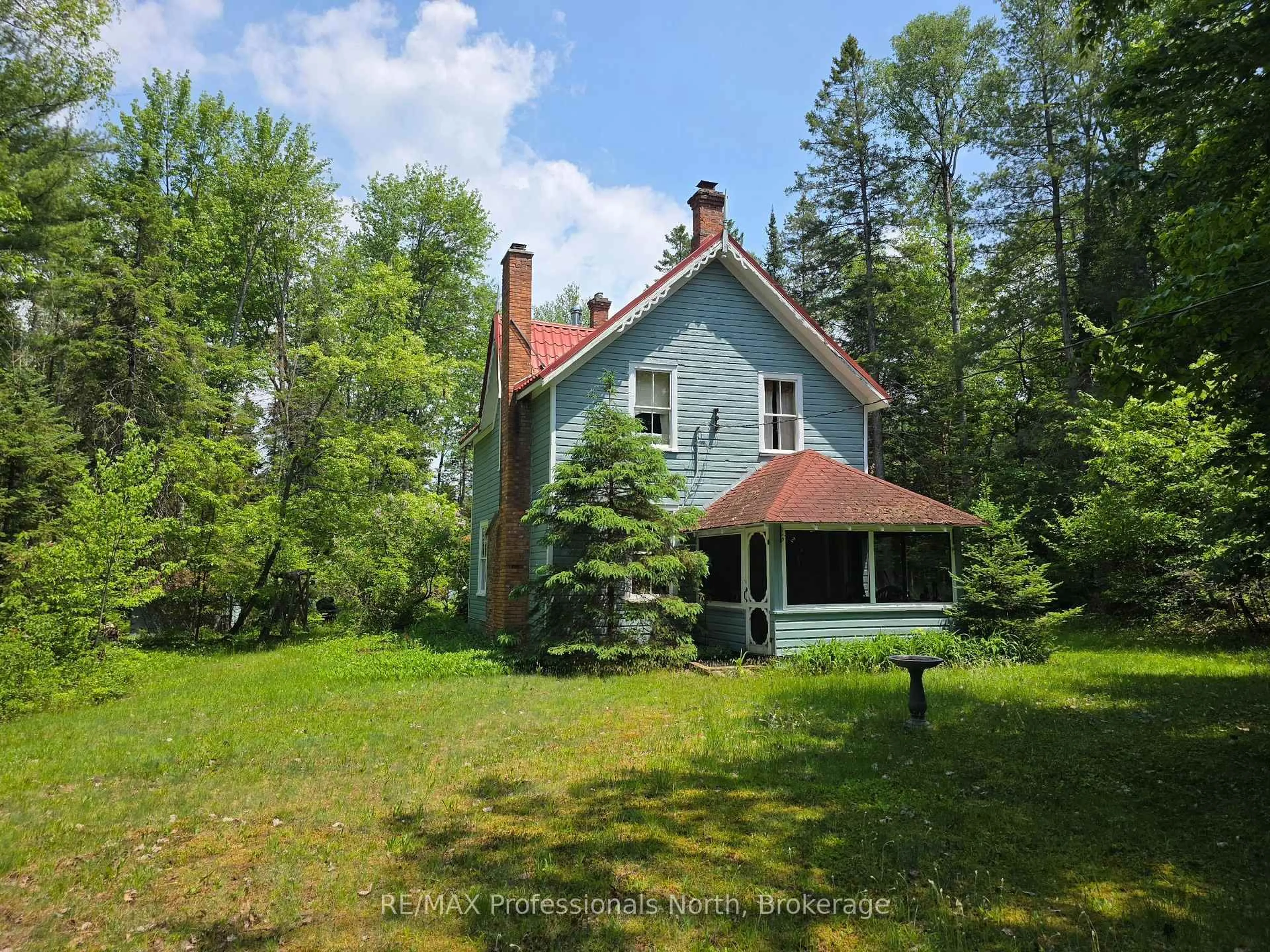 A pic from outside/outdoor area/front of a property/back of a property/a pic from drone, unknown for 231 Kay Rd, Huntsville Ontario P0B 1L0