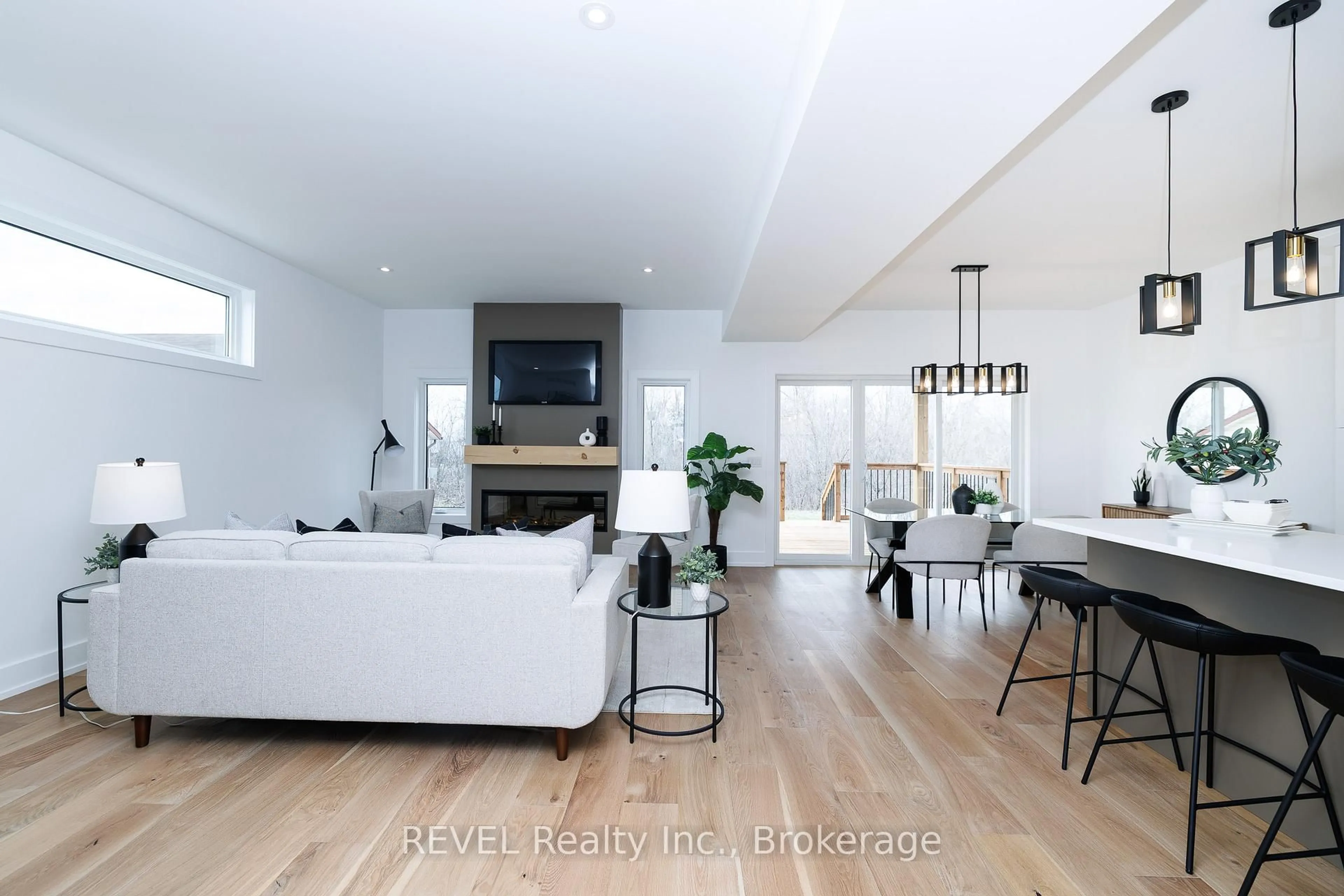 Living room with furniture, wood/laminate floor for 1129 Dipietro St, Fort Erie Ontario L2A 4J4