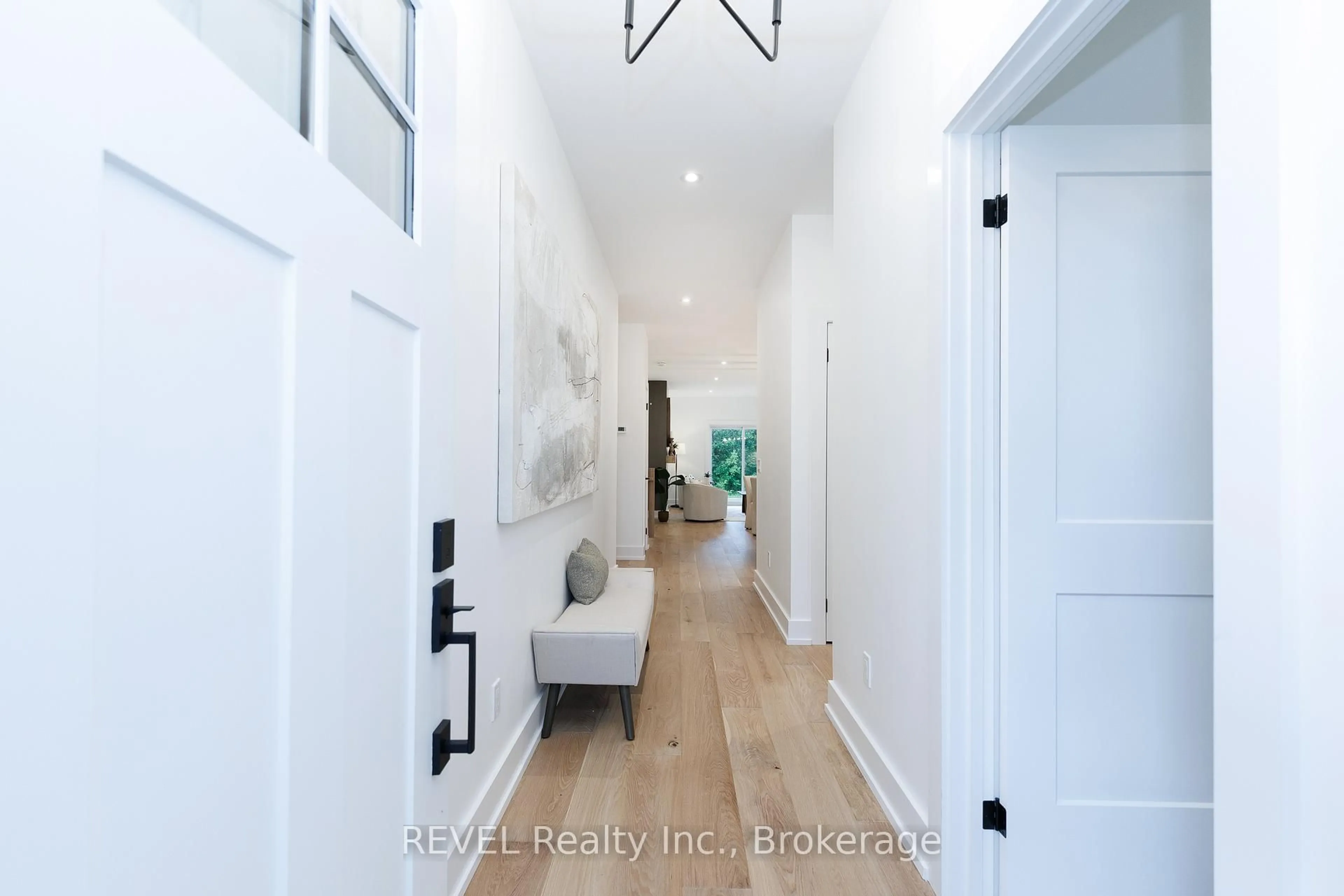 Indoor entryway for 1133 Dipietro St, Fort Erie Ontario L2A 4J4