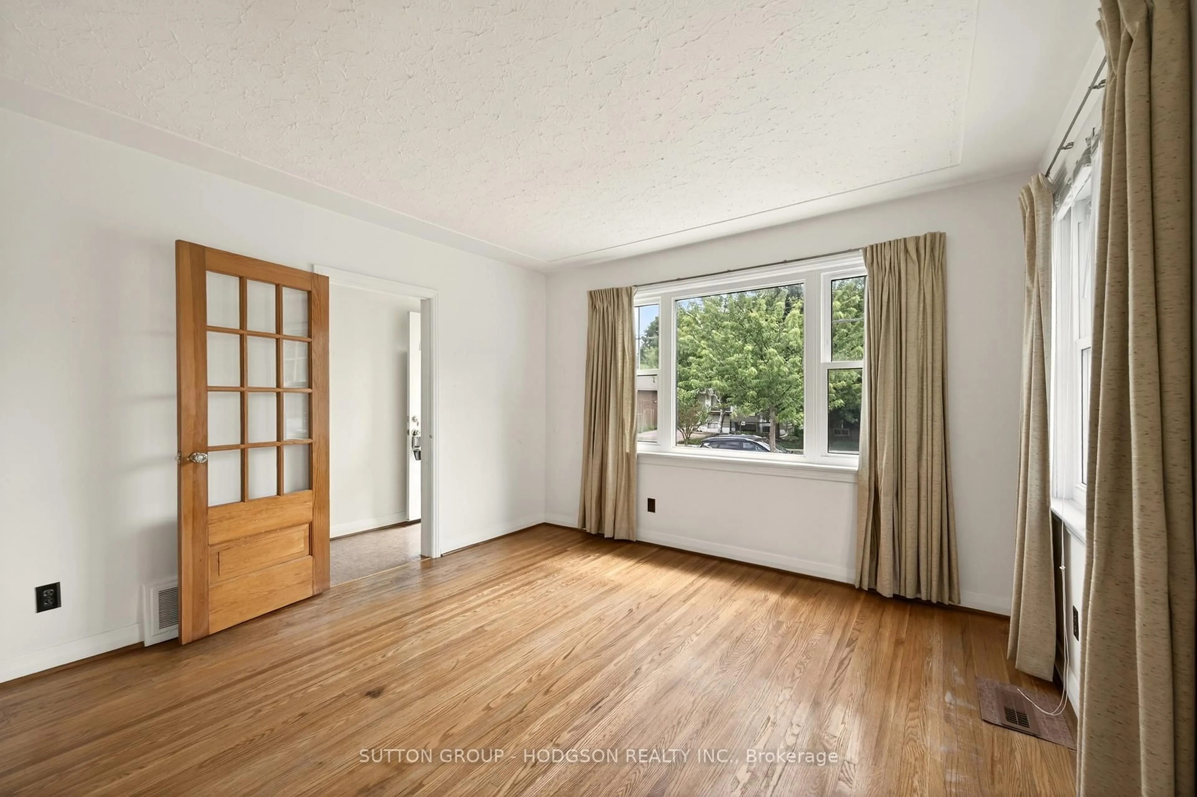 A pic of a room for 47 MacKay Ave, London South Ontario N6J 2V2