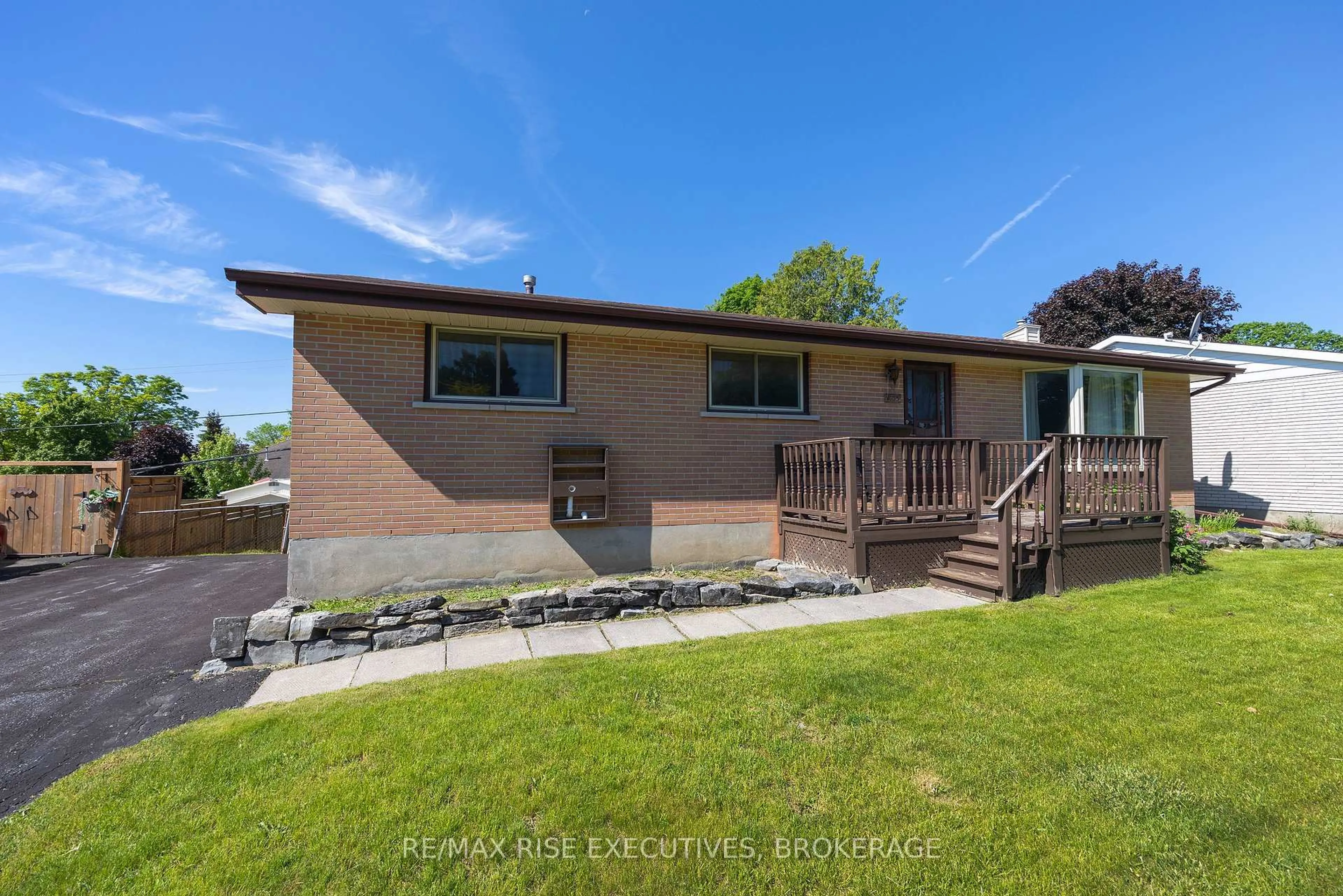 Unknown for 1055 Lincoln Dr, Kingston Ontario K7M 4Z3