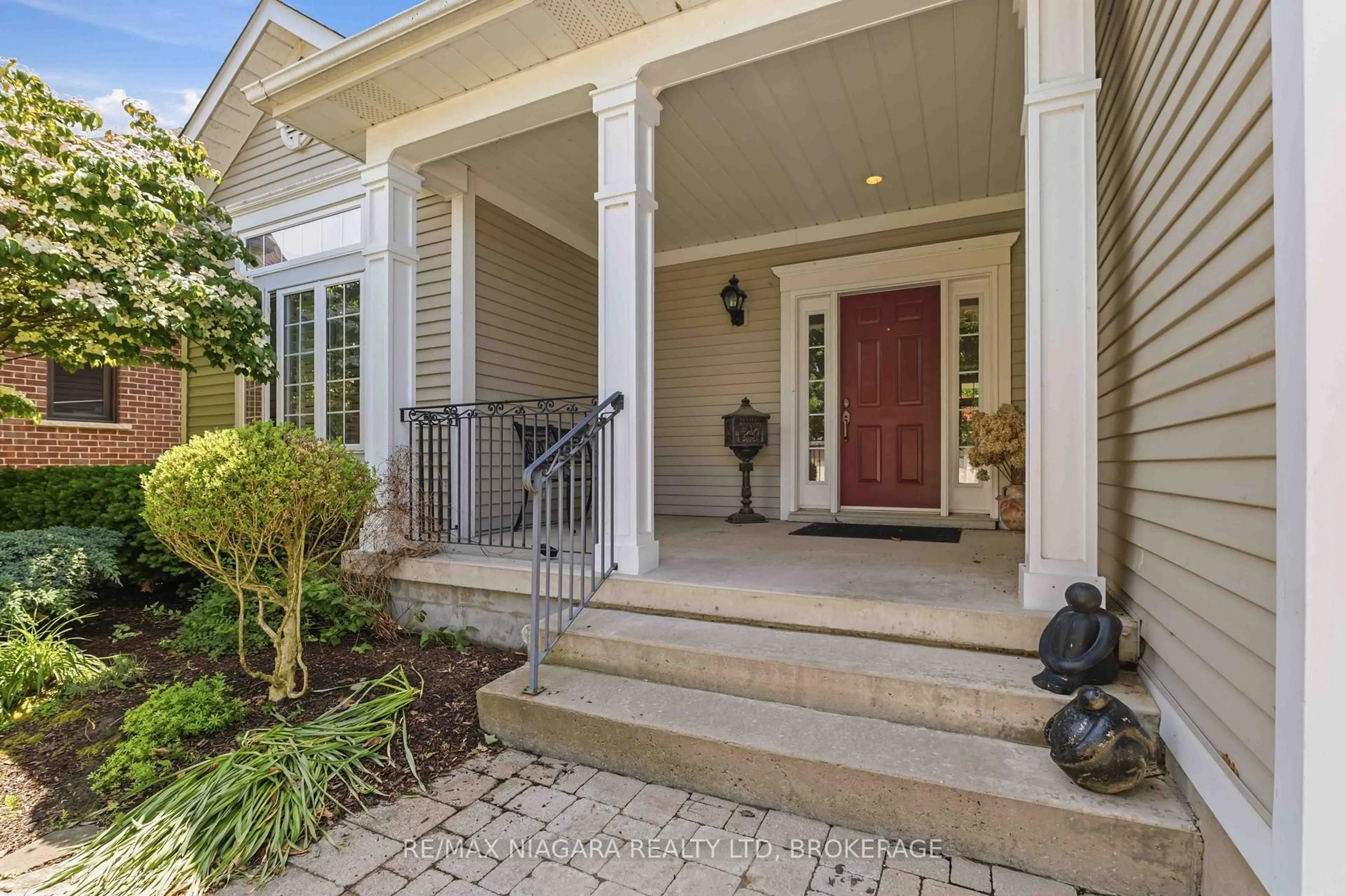 Unknown for 34 Sculler's Way, St. Catharines Ontario L2N 7T1