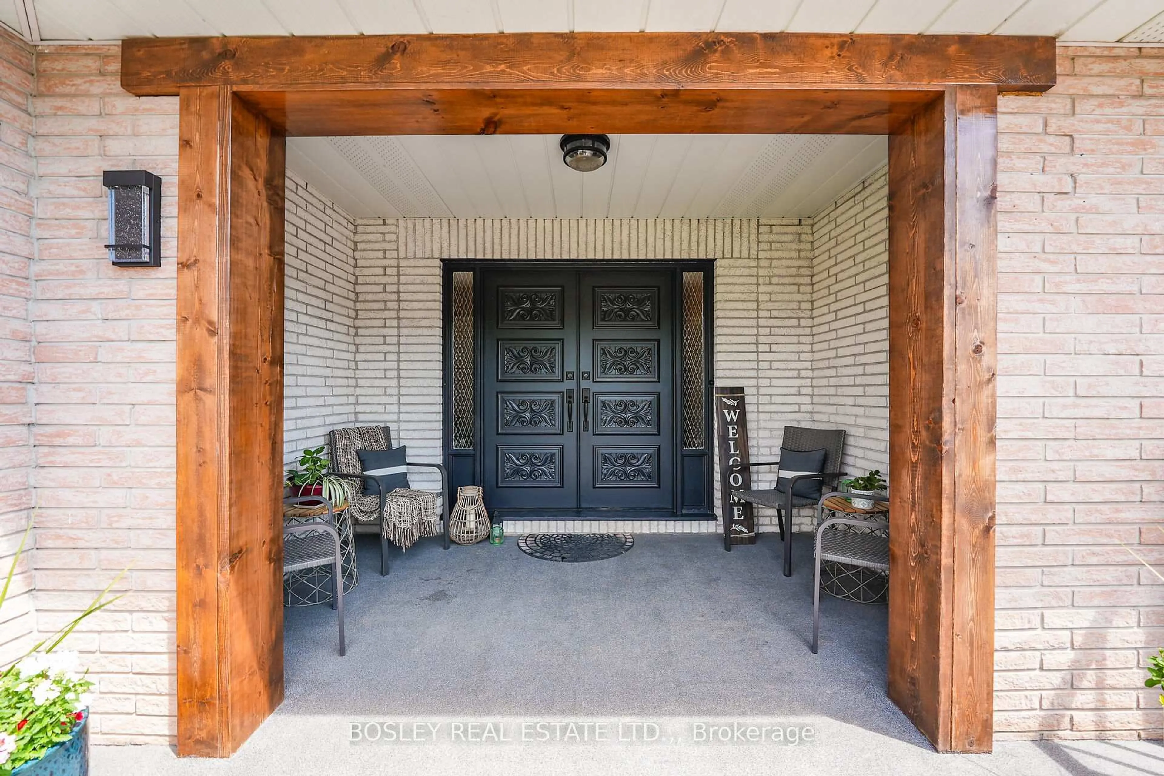 Indoor entryway for 228 Gilmore Rd, Fort Erie Ontario L2A 2M3