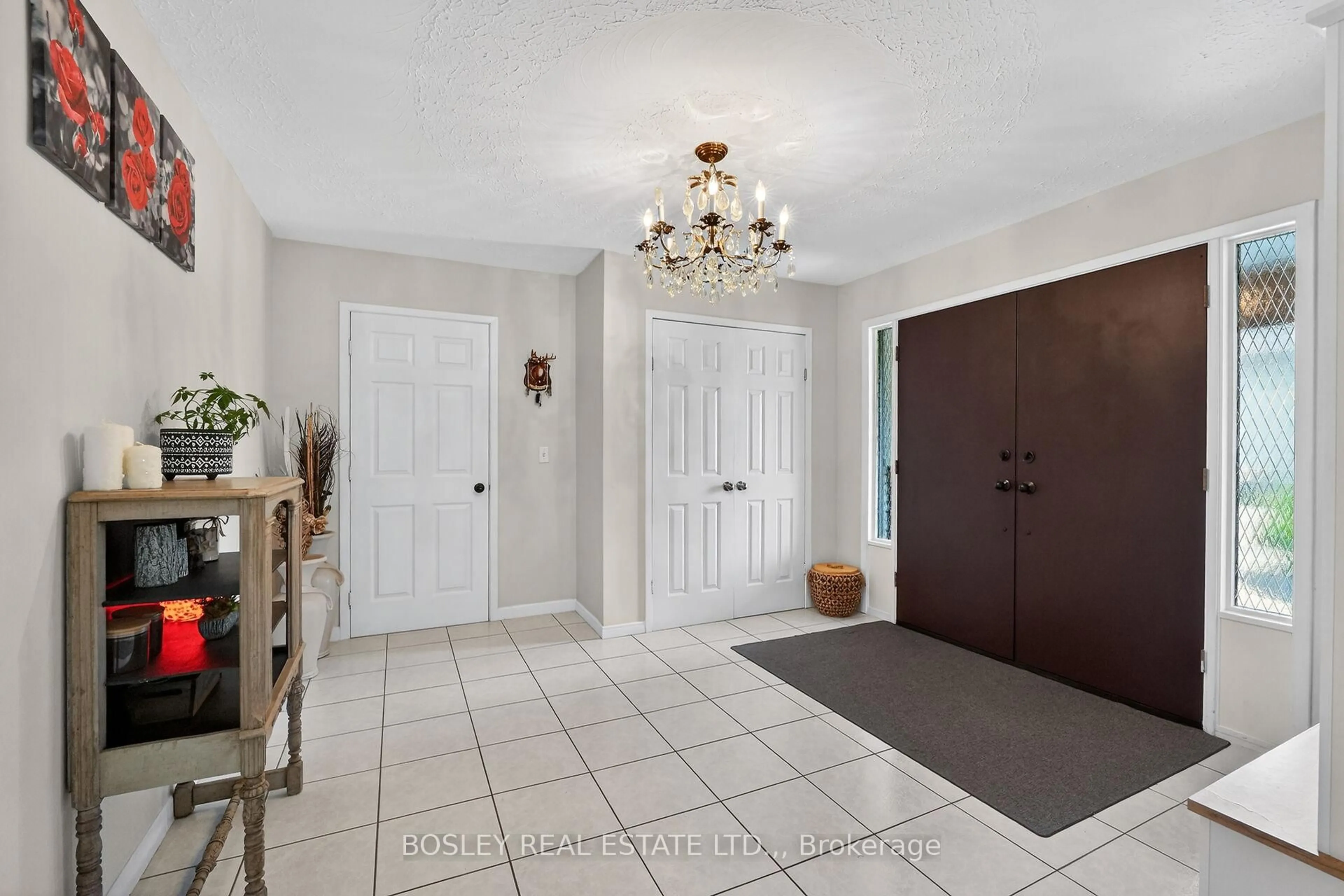 Indoor entryway for 228 Gilmore Rd, Fort Erie Ontario L2A 2M3