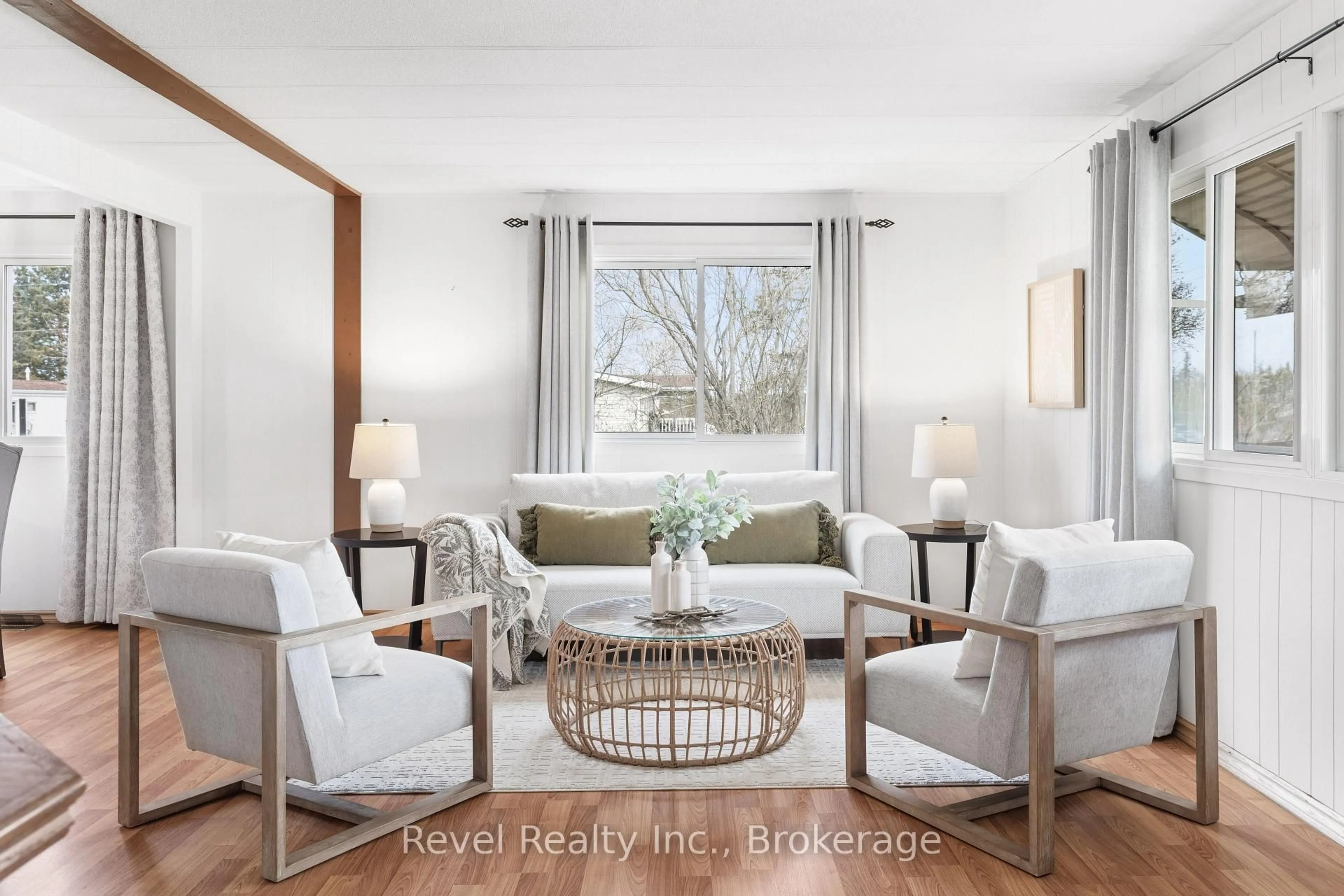 Living room with furniture, wood/laminate floor for 7 Macal Dr, Kawartha Lakes Ontario K9V 0H5