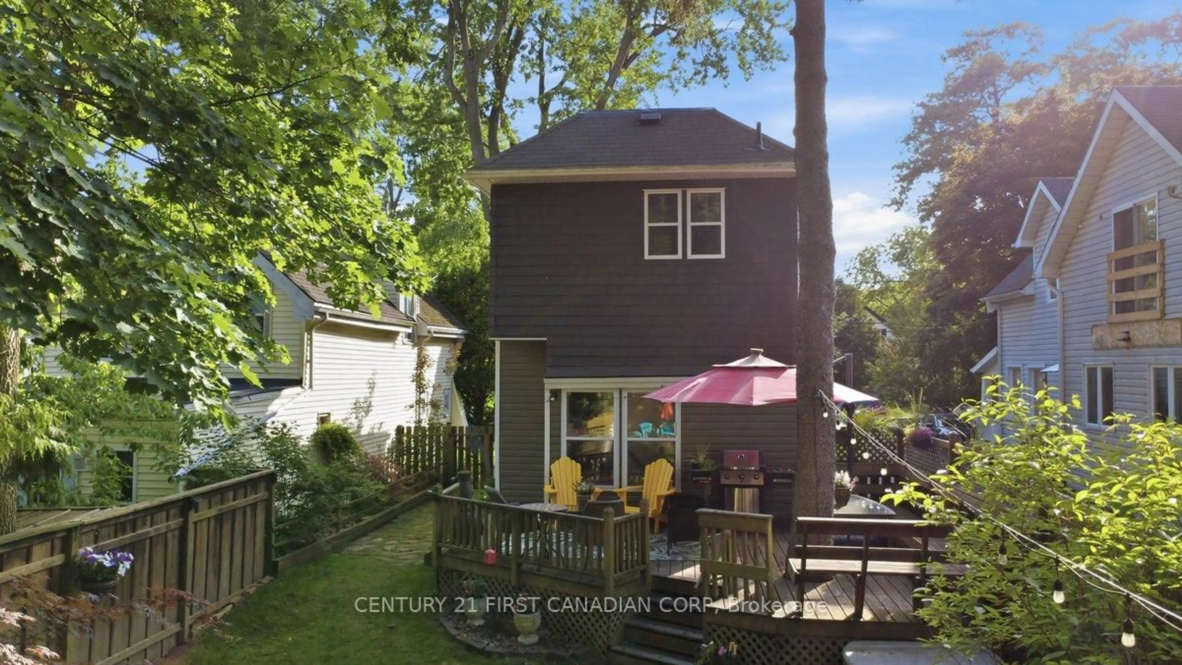 Patio, street for 968 COLBORNE St, London East Ontario N6A 4A6