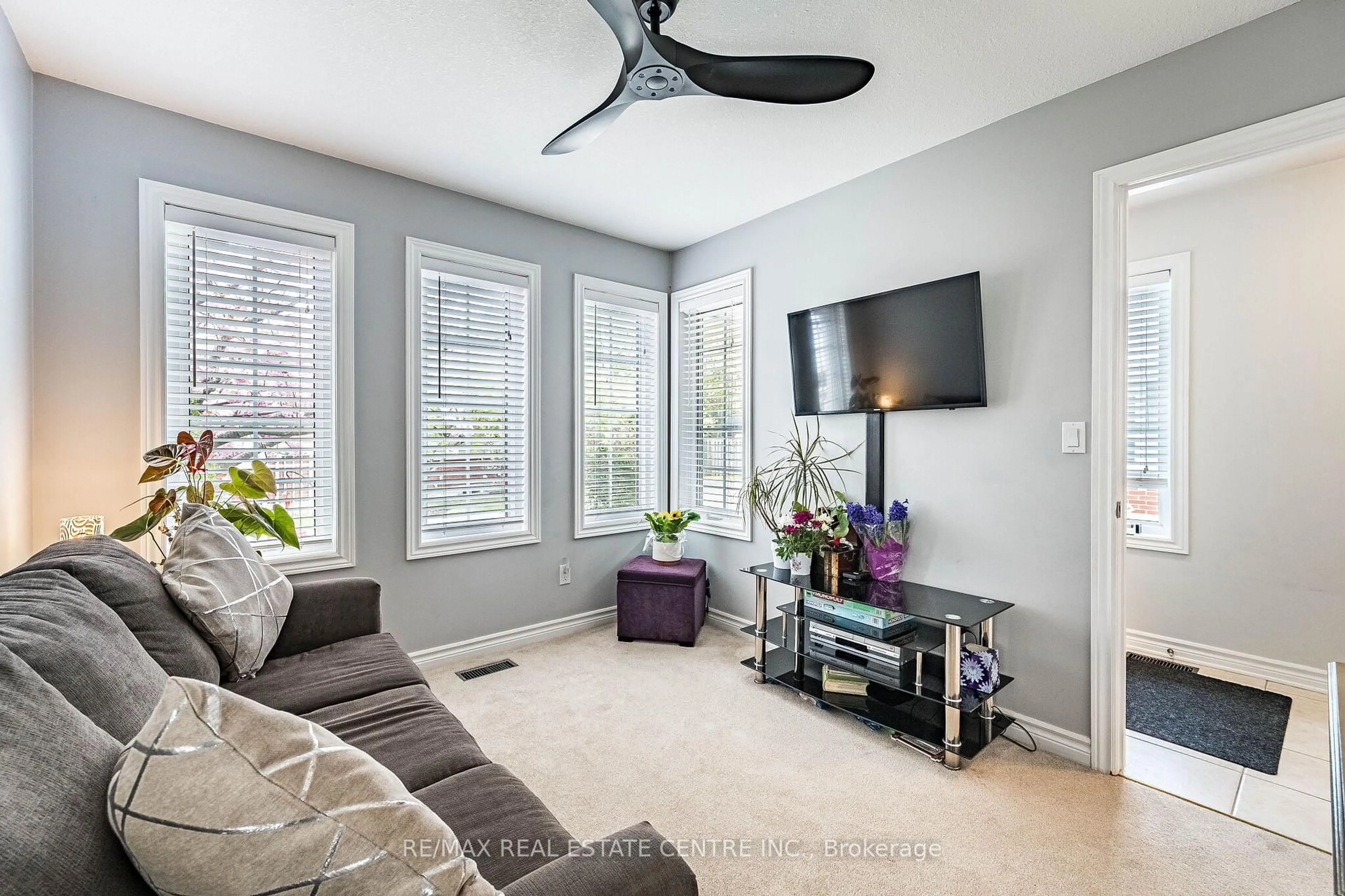 Living room with furniture, unknown for 1448 Niagara Stone Rd #5, Niagara-on-the-Lake Ontario L0S 1J0